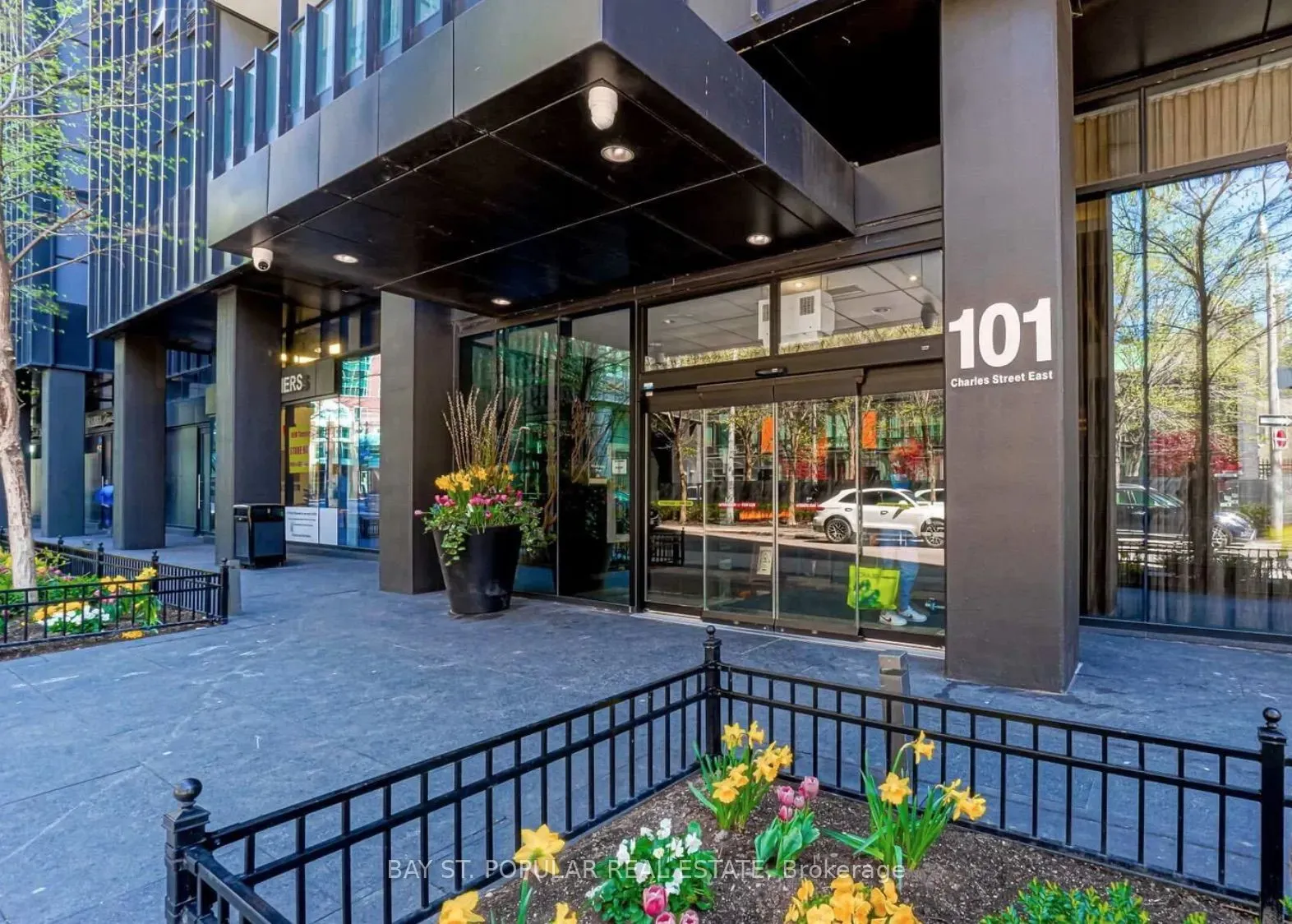 101 Charles Street E, #813