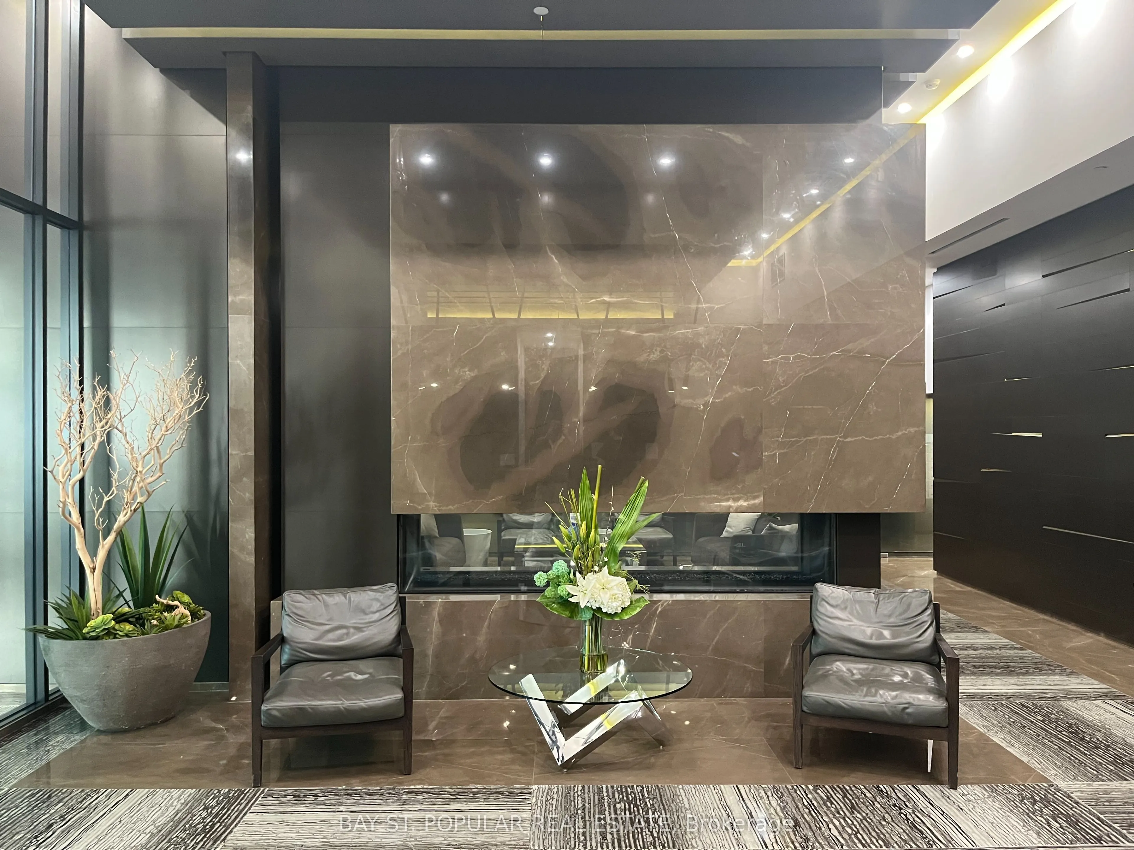 101 Charles Street E, #813