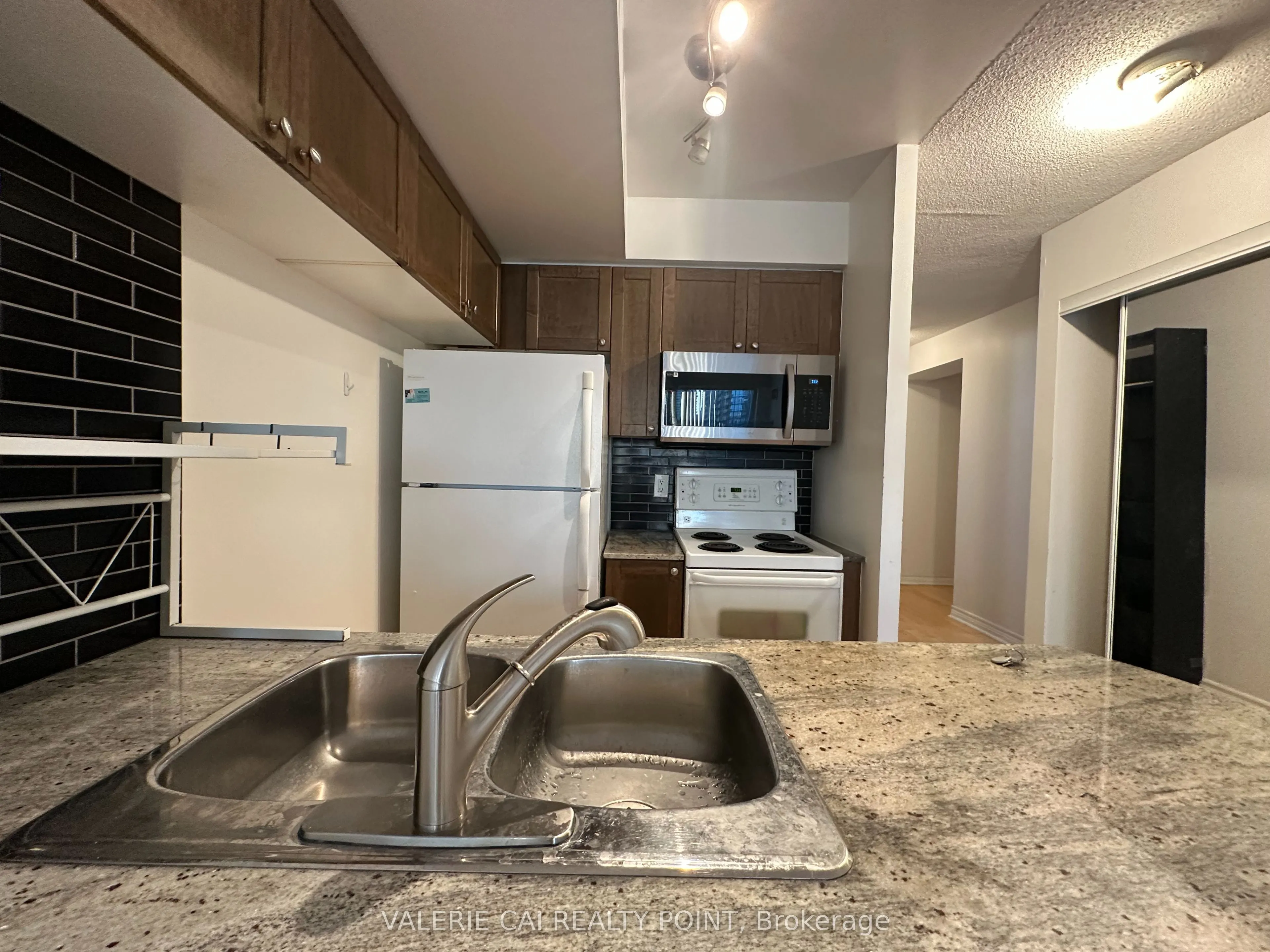 763 Bay Street, #2214