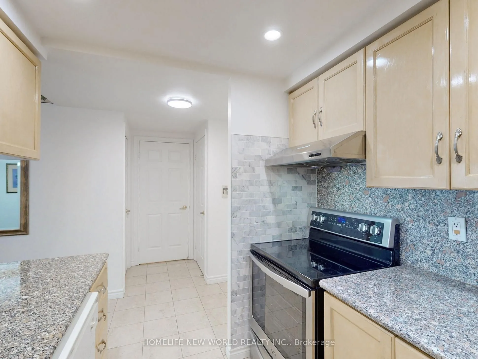 168 Simcoe Street, #303