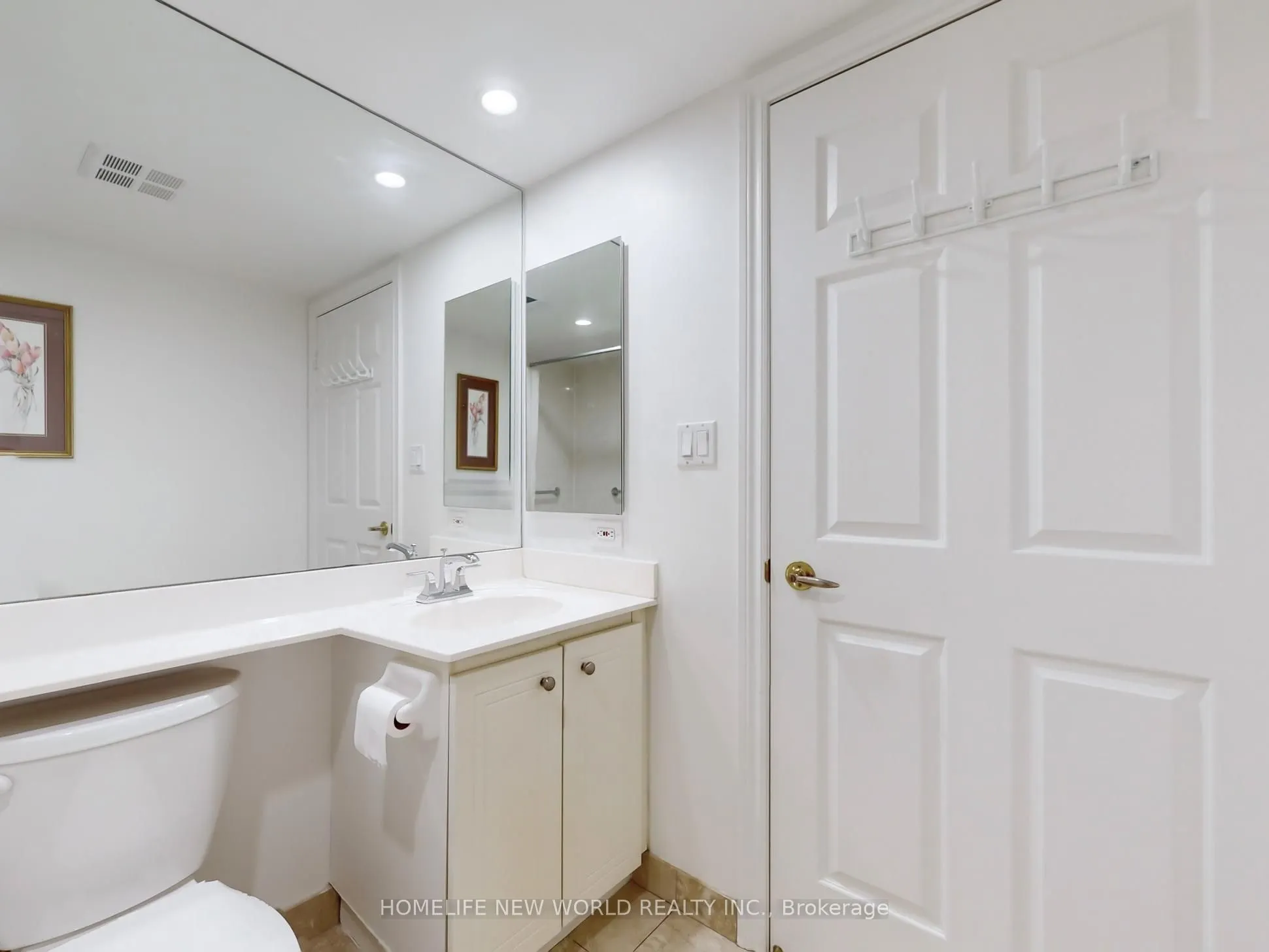 168 Simcoe Street, #303