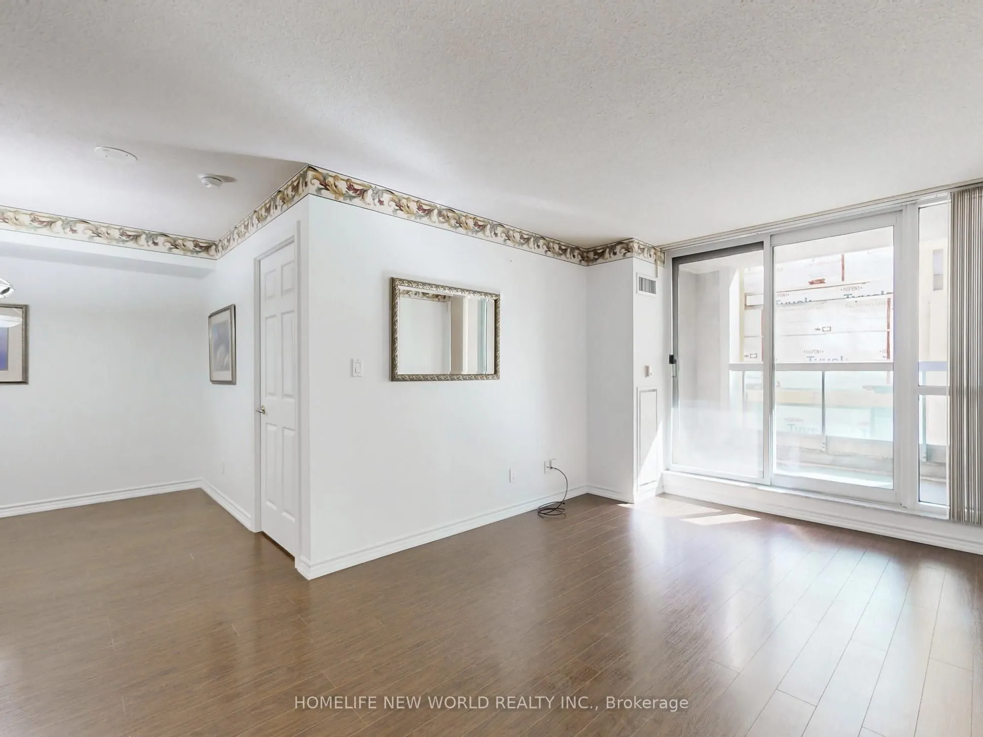 168 Simcoe Street, #303
