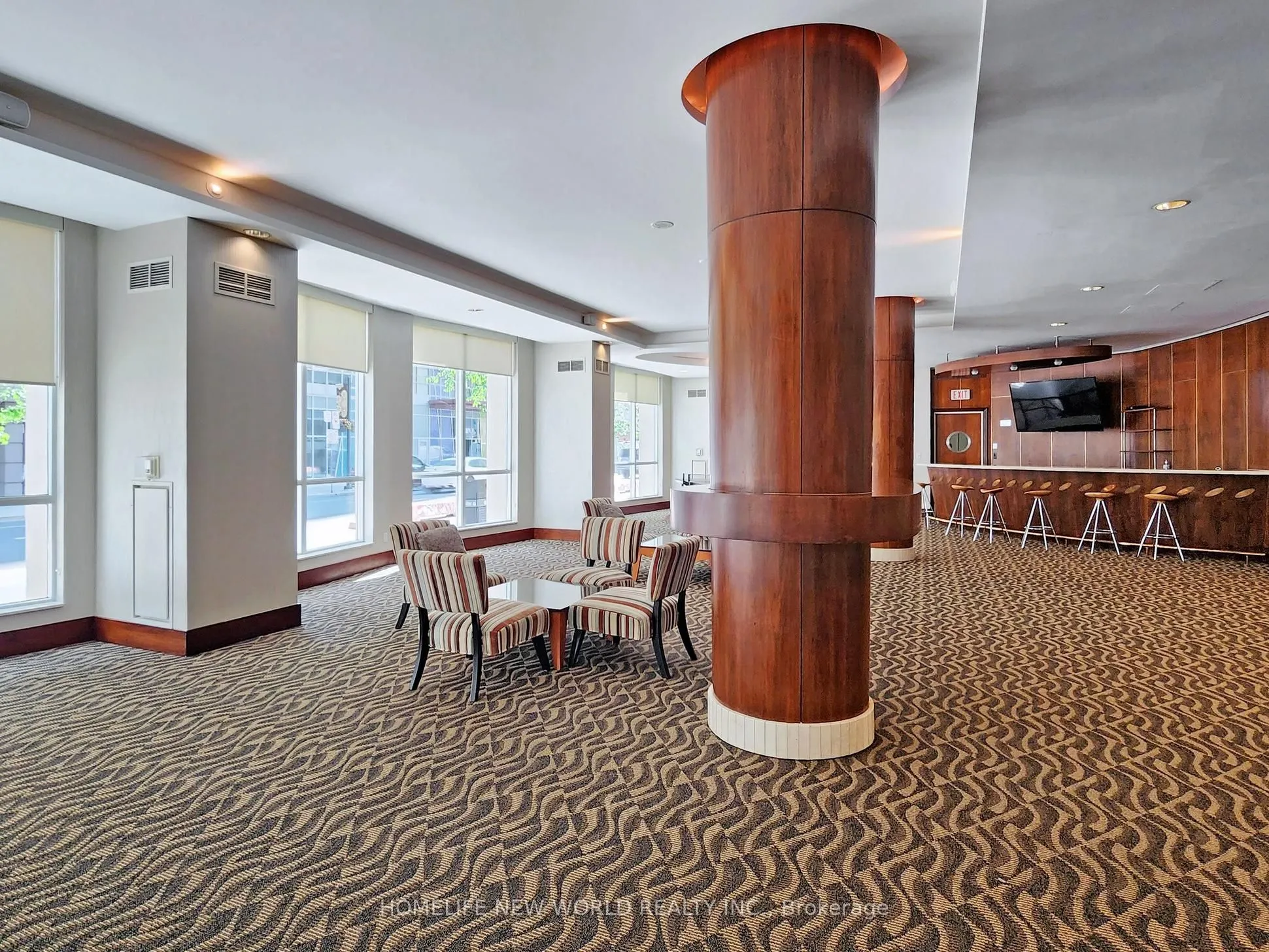 168 Simcoe Street, #303