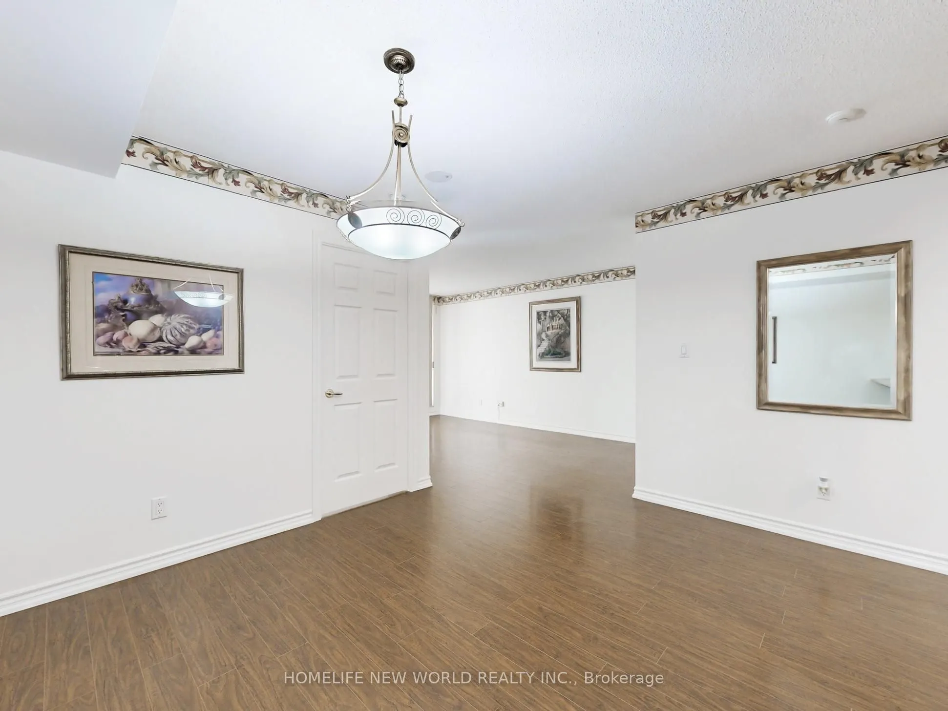 168 Simcoe Street, #303