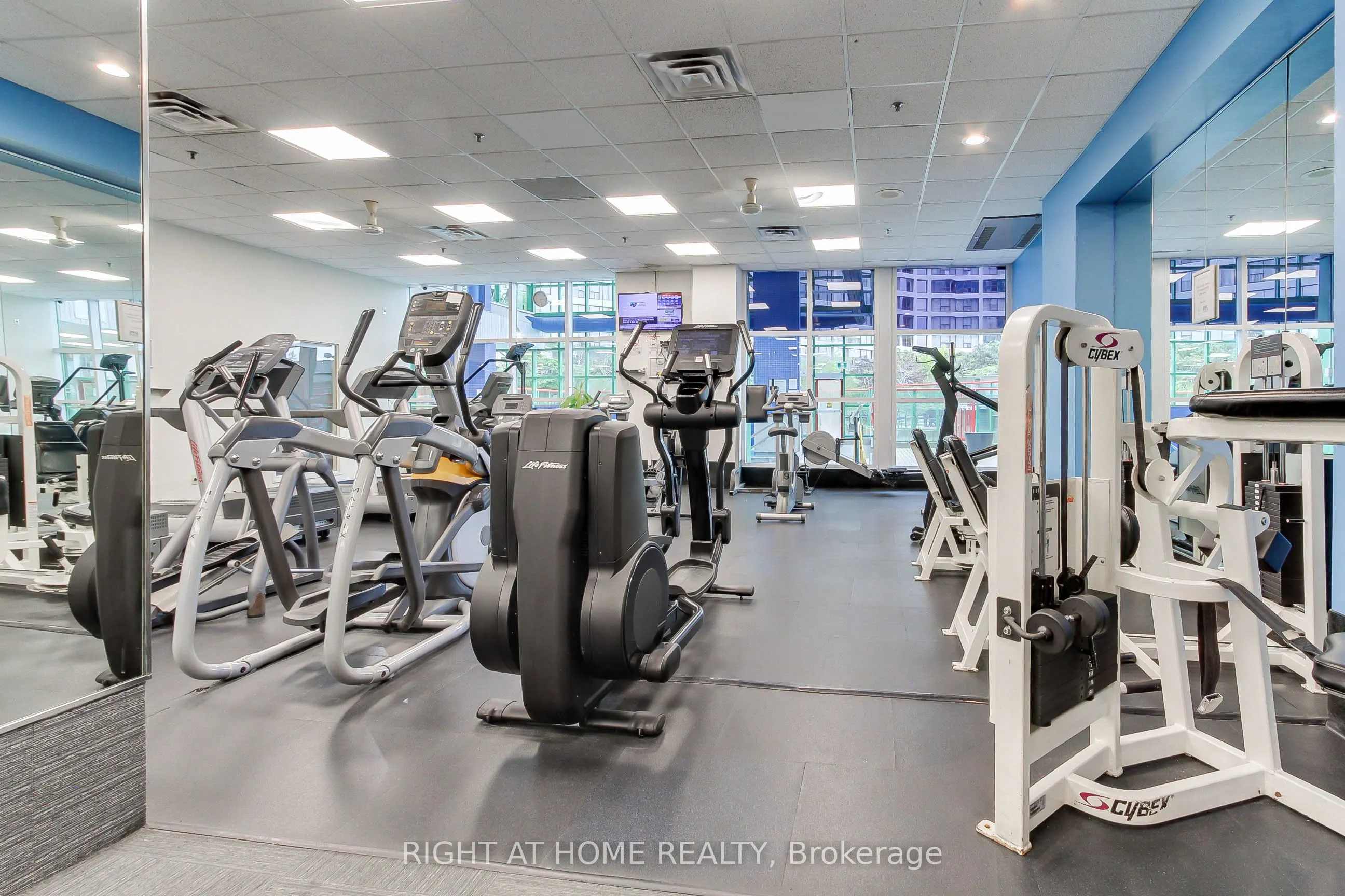 77 Harbour Square, #504