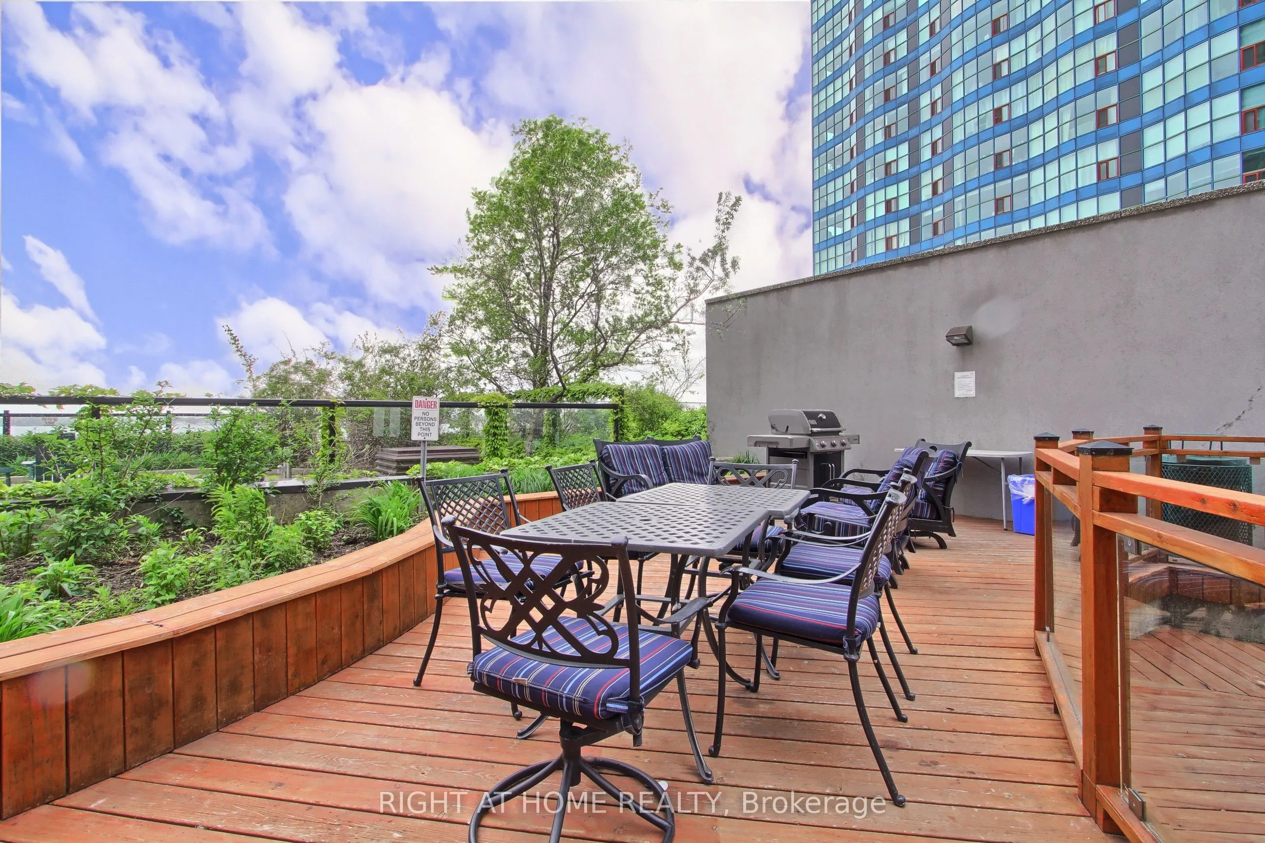 77 Harbour Square, #504