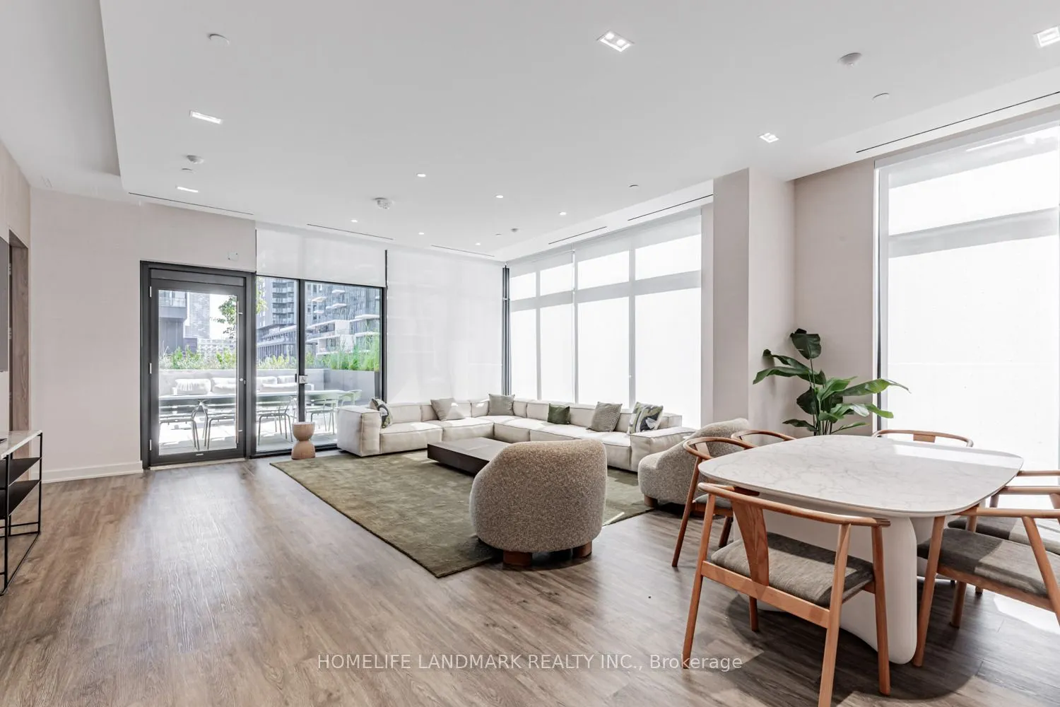 65 Mutual Street, #2501