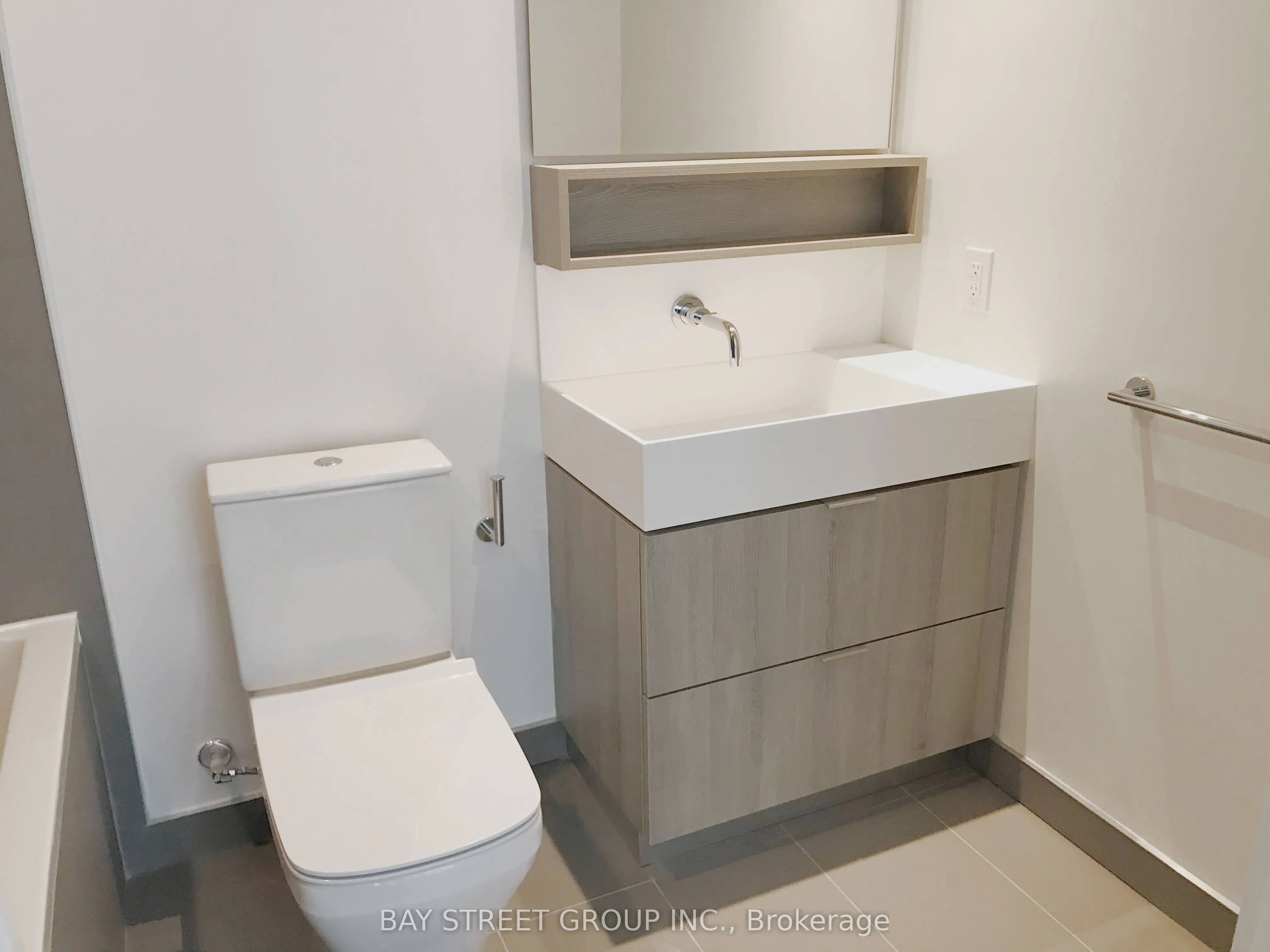 5 Soudan Avenue, #902