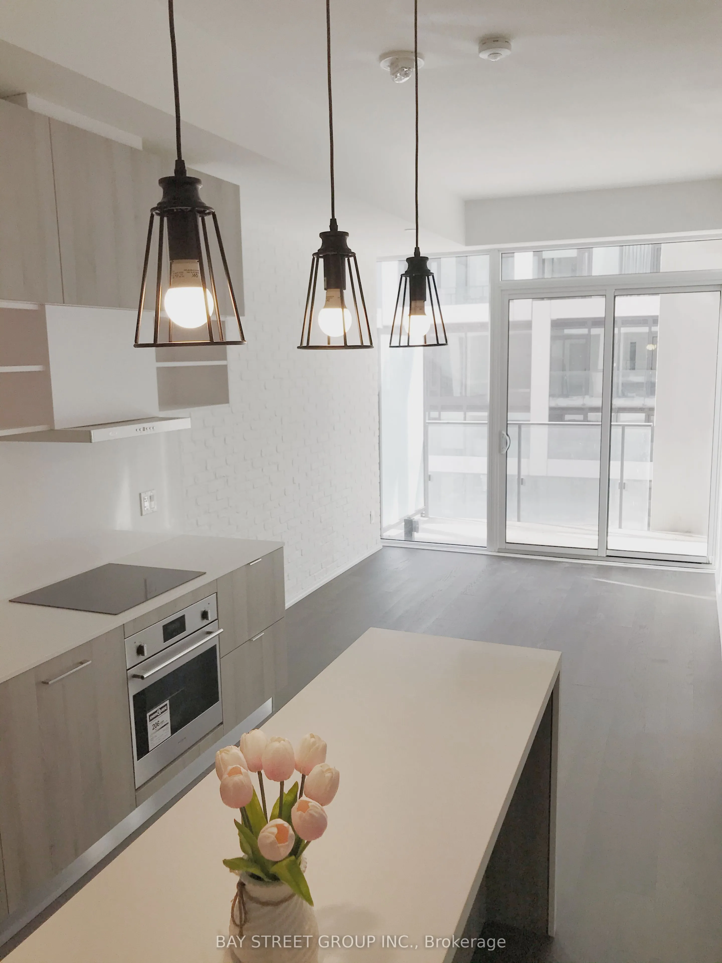 5 Soudan Avenue, #902
