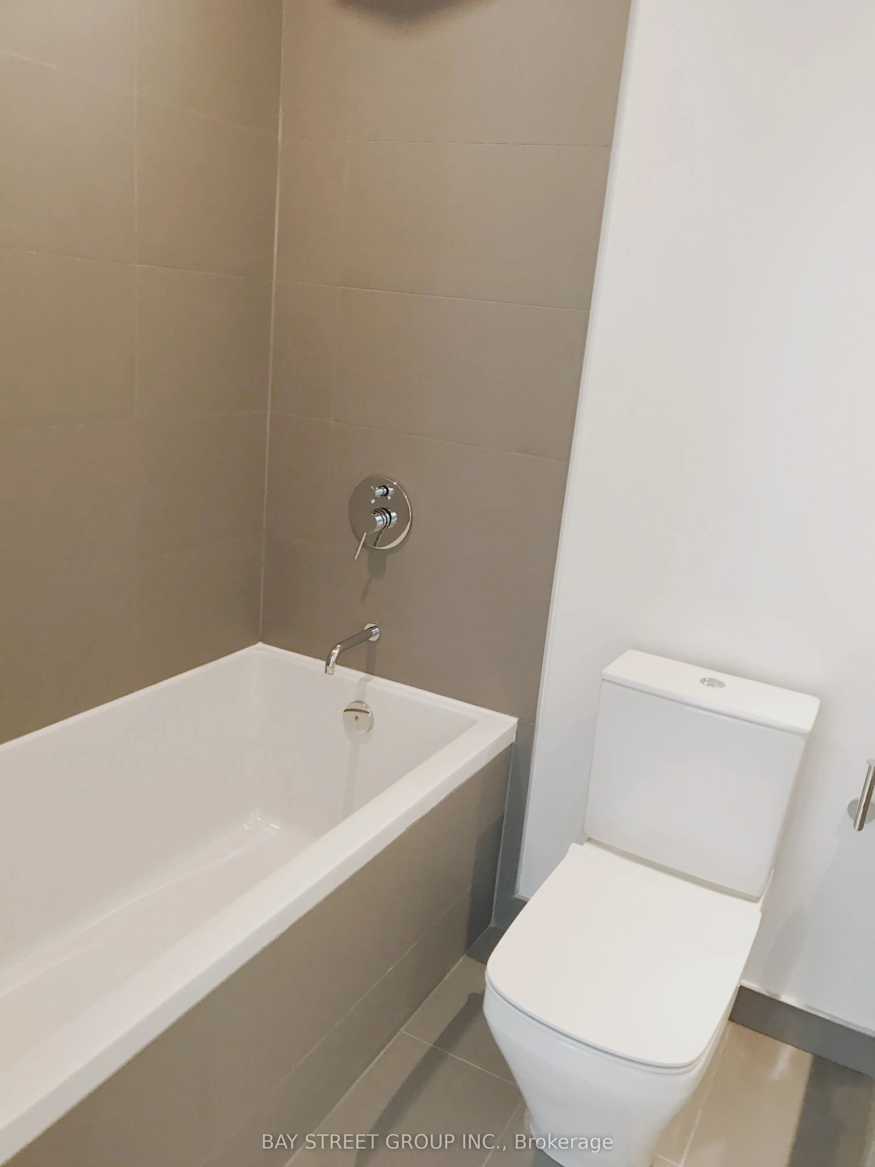 5 Soudan Avenue, #902