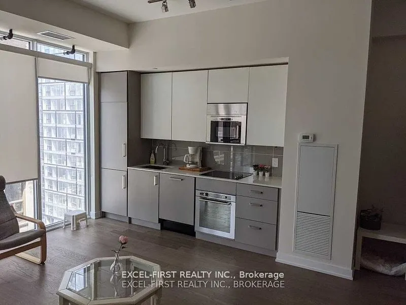 17 Dundonald Street, #1401