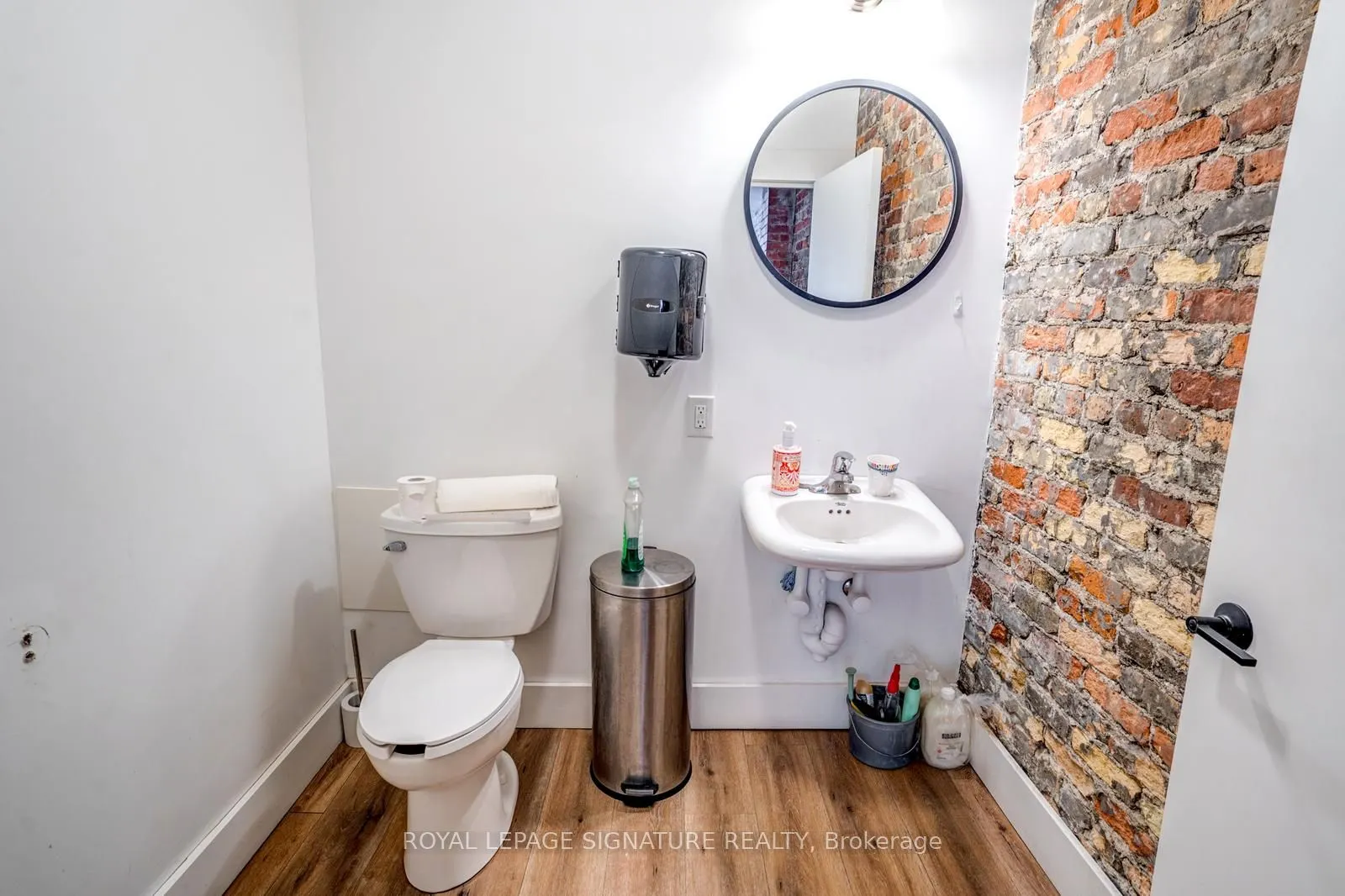 926 King Street W, #Main