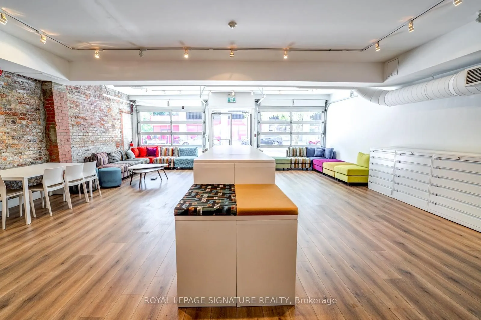 926 King Street W, #Main