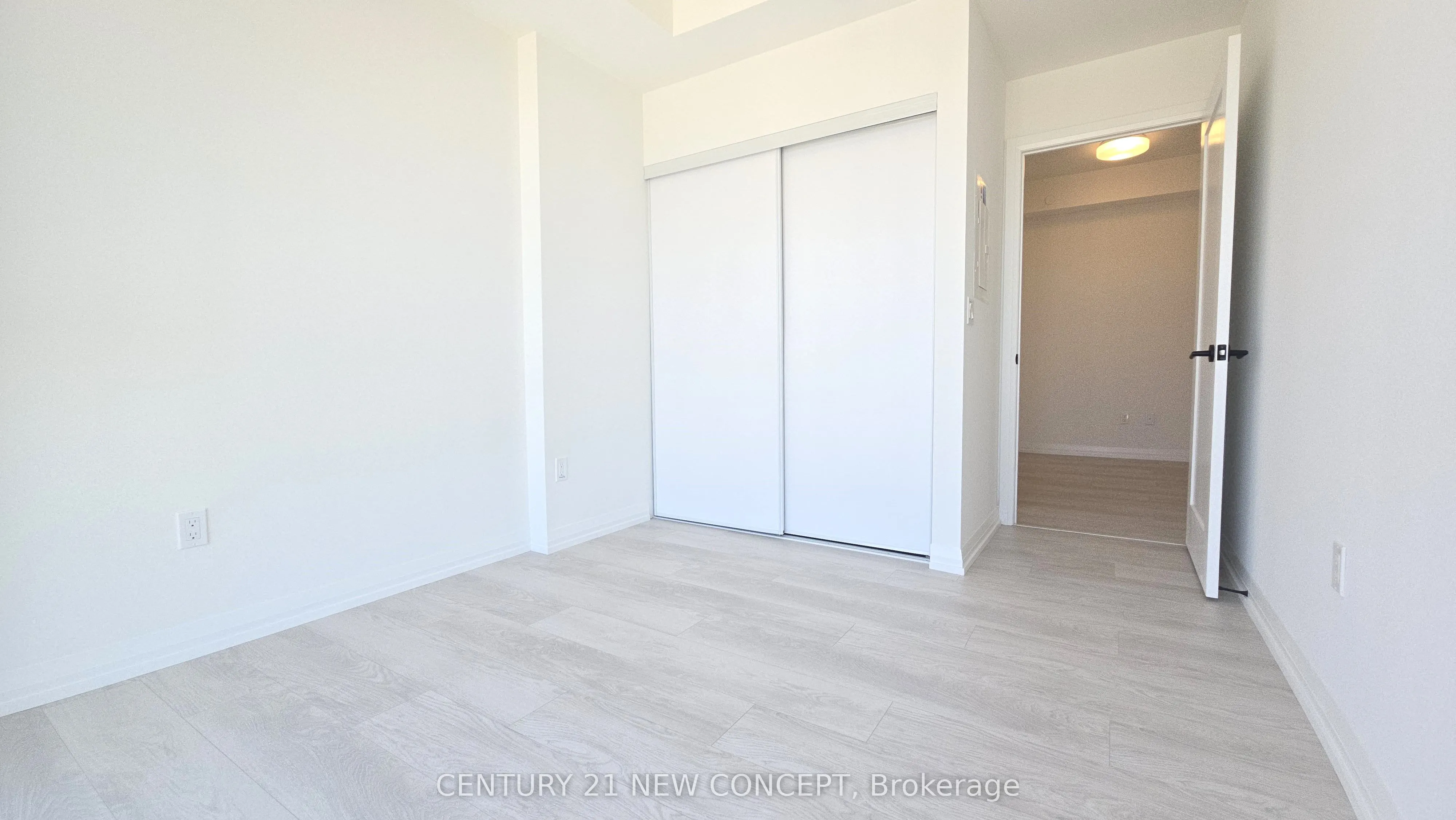 280 Dundas Street W, #2502