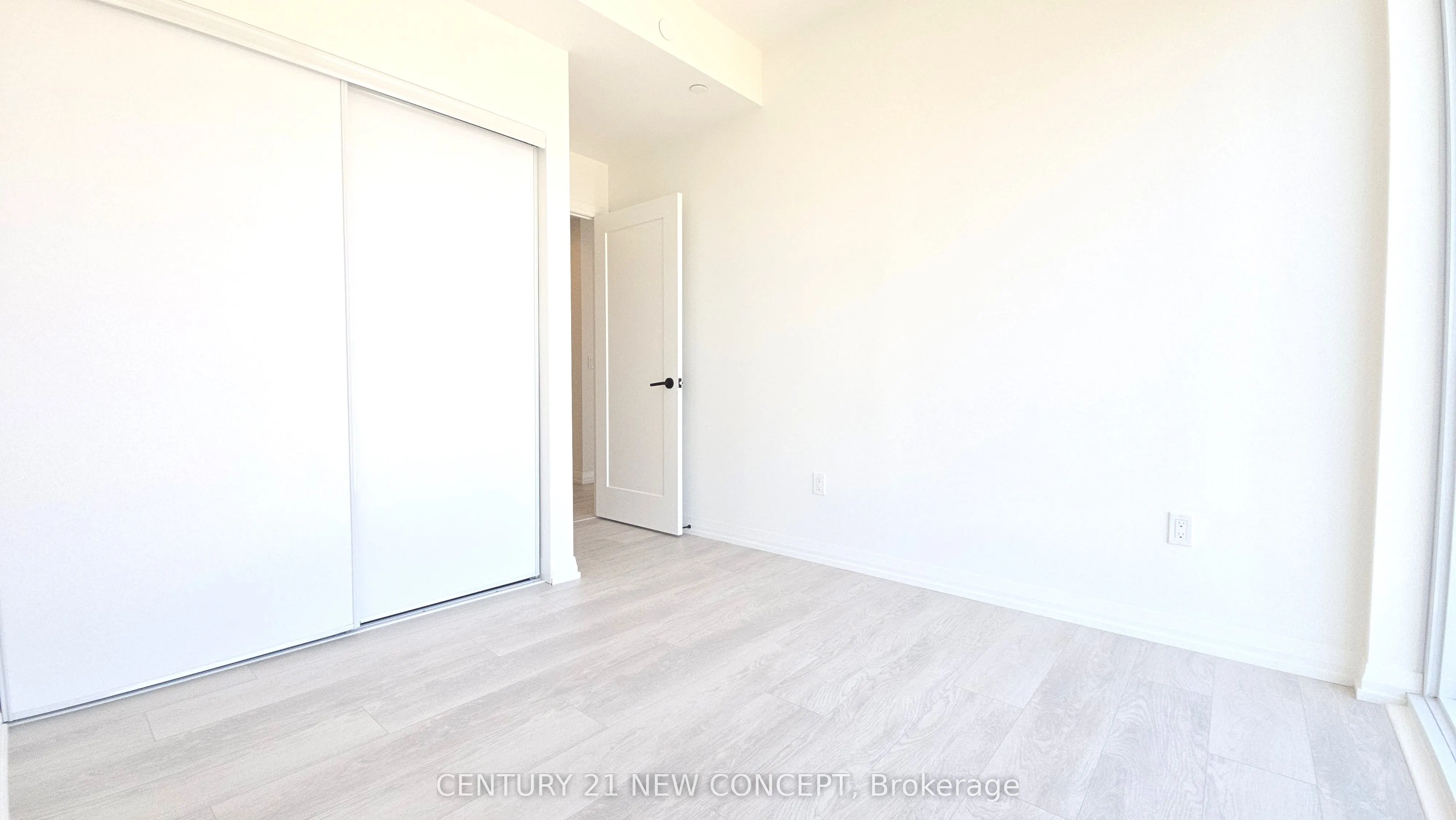 280 Dundas Street W, #2502