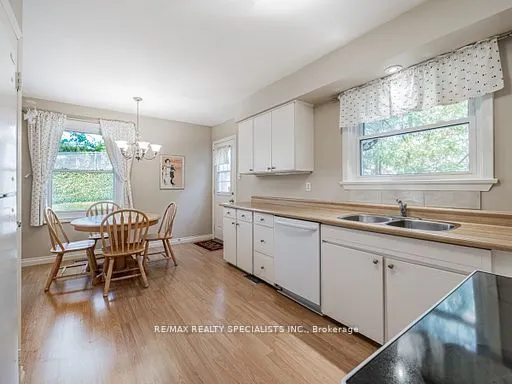 8 Beveridge Drive