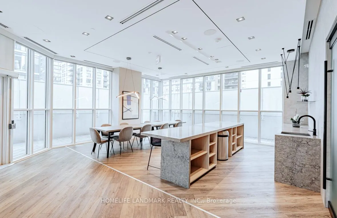 77 Mutual Street, #405