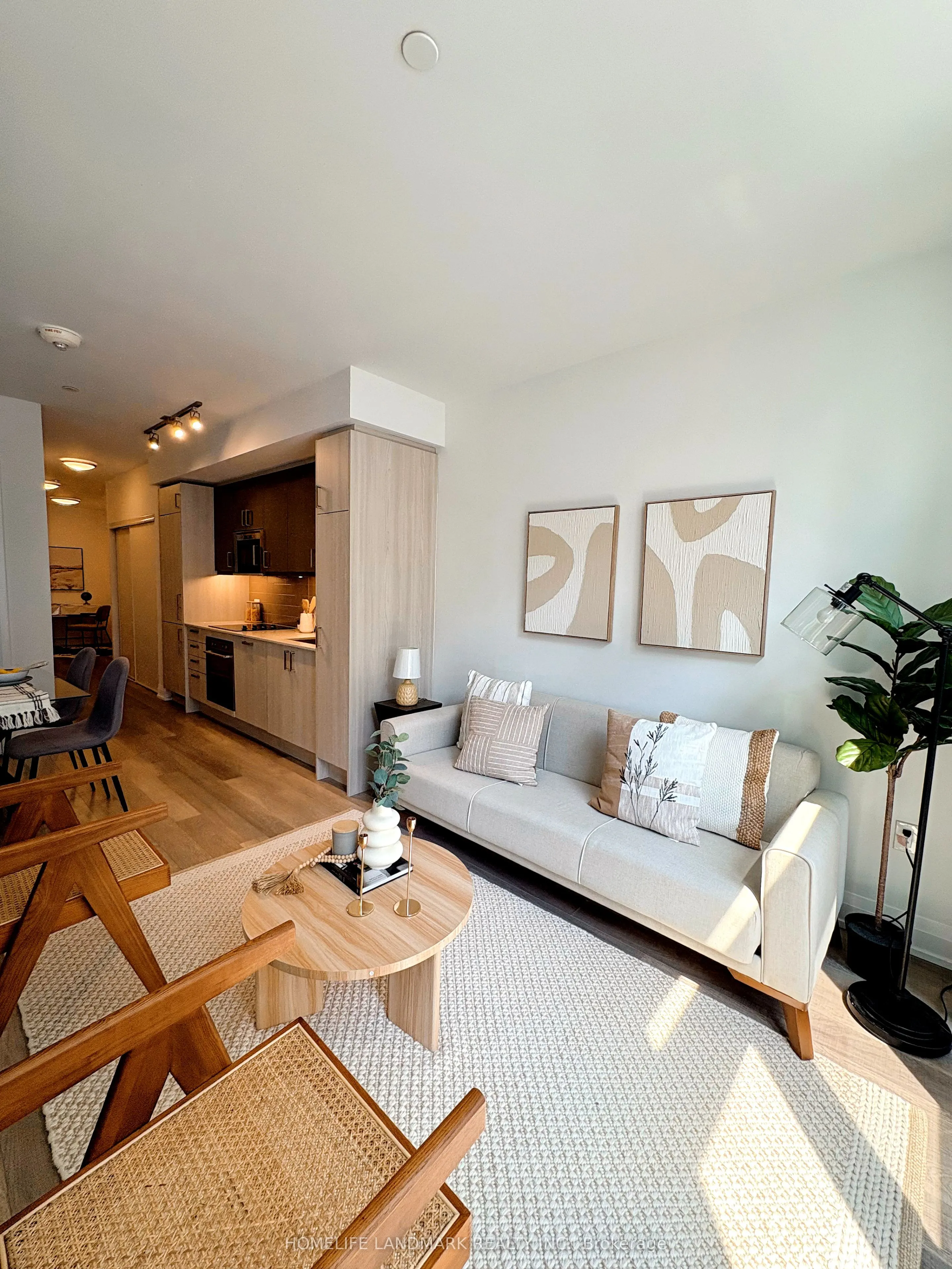 77 Mutual Street, #405