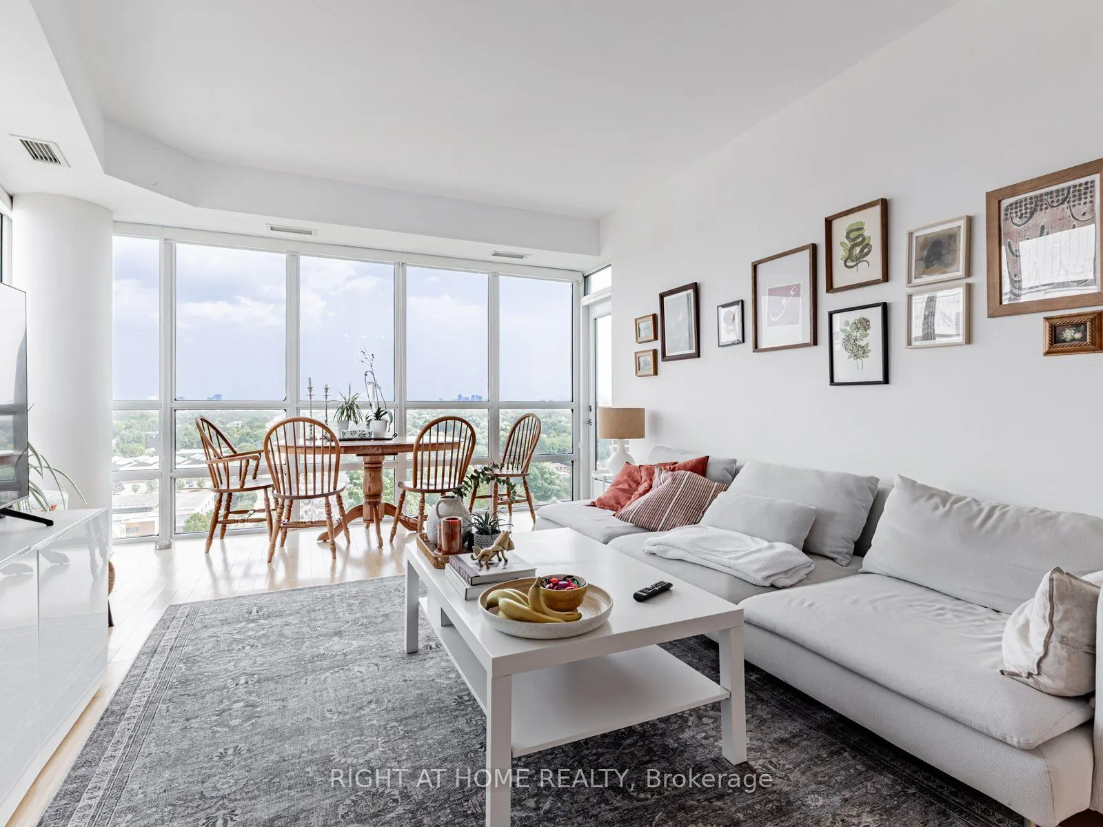 26 Norton Avenue, #1603