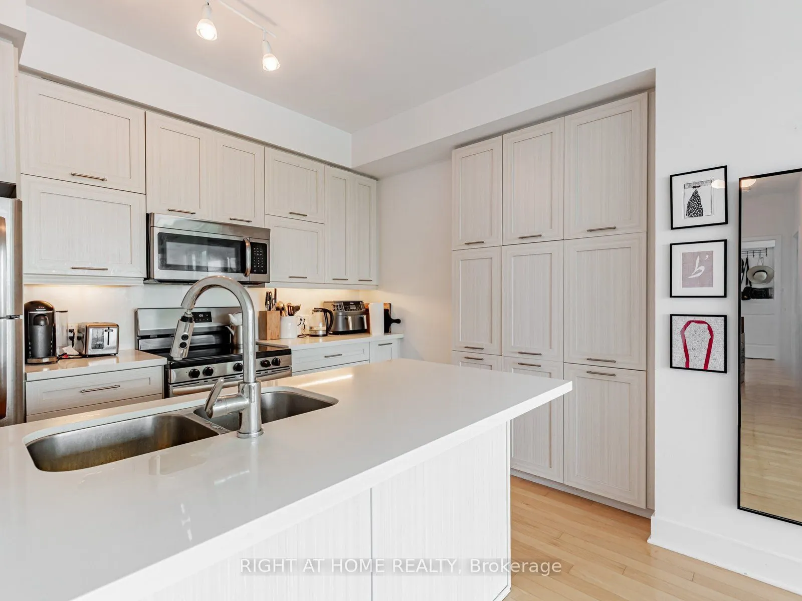 26 Norton Avenue, #1603