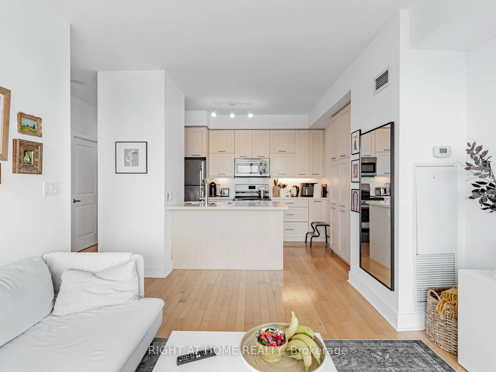 26 Norton Avenue, #1603