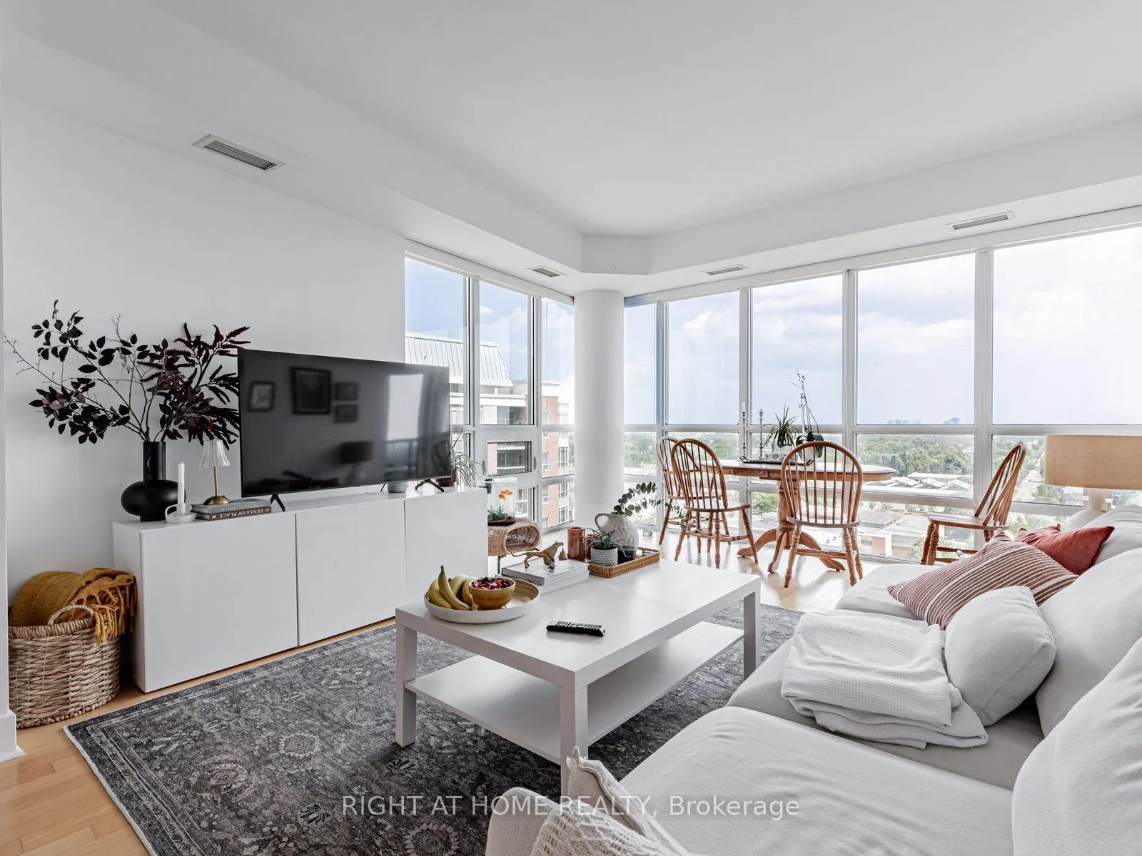 26 Norton Avenue, #1603