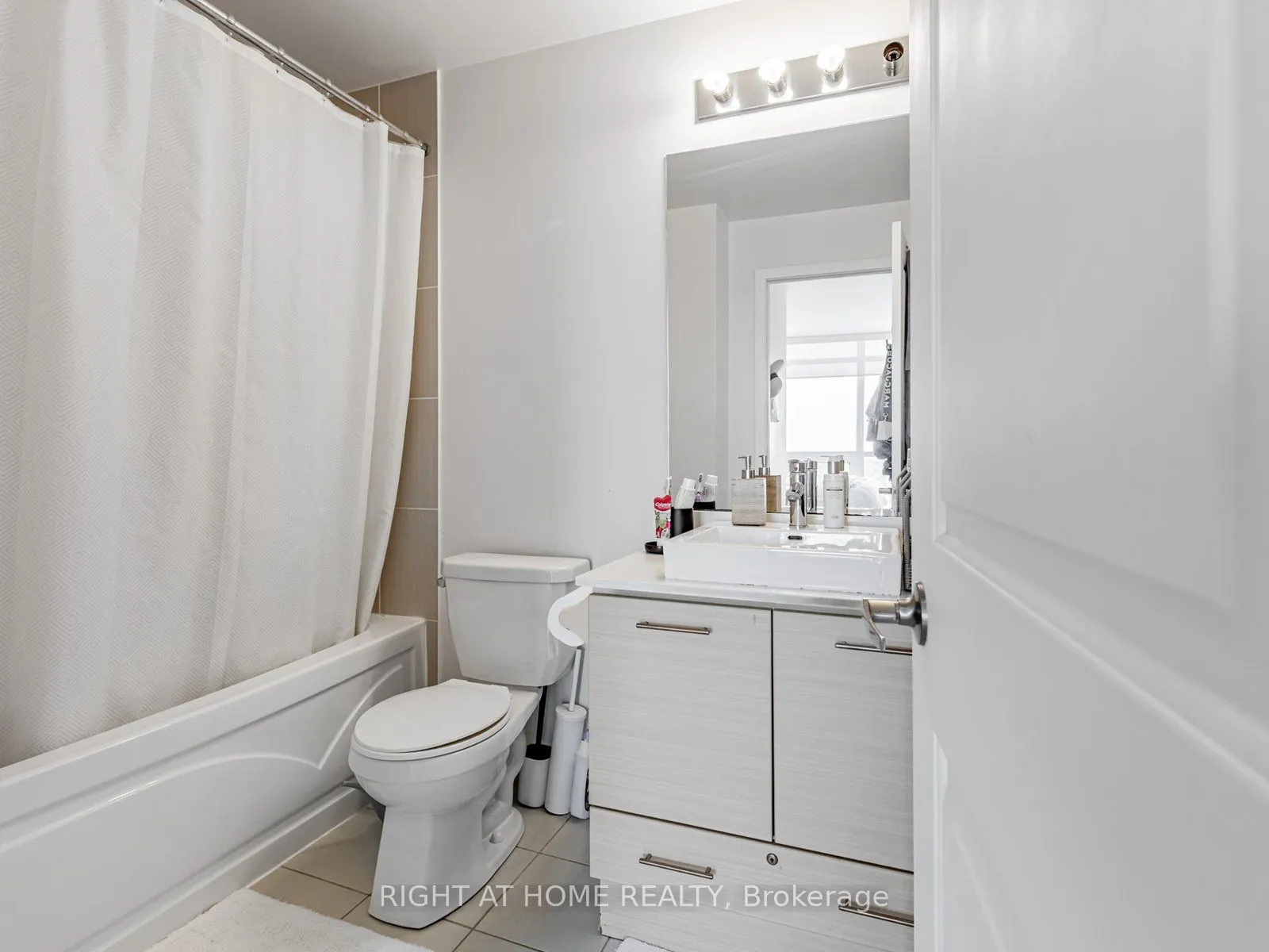 26 Norton Avenue, #1603