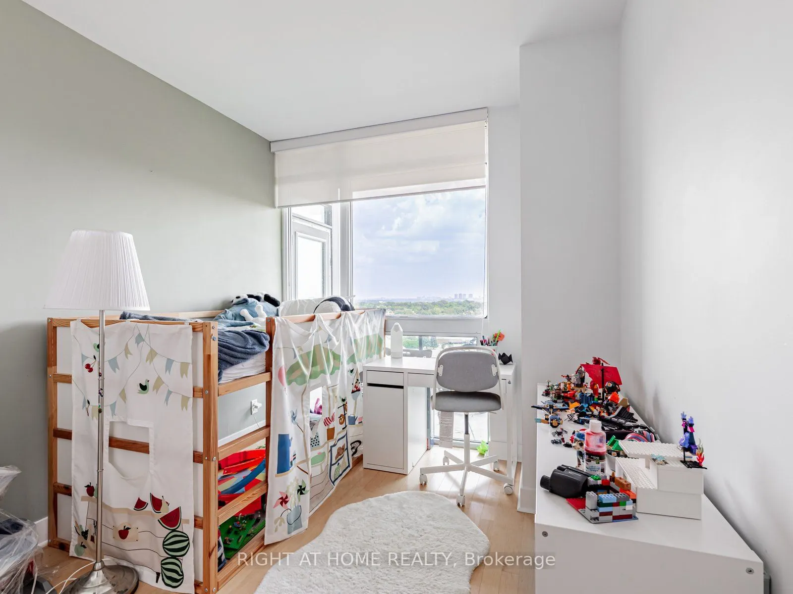 26 Norton Avenue, #1603