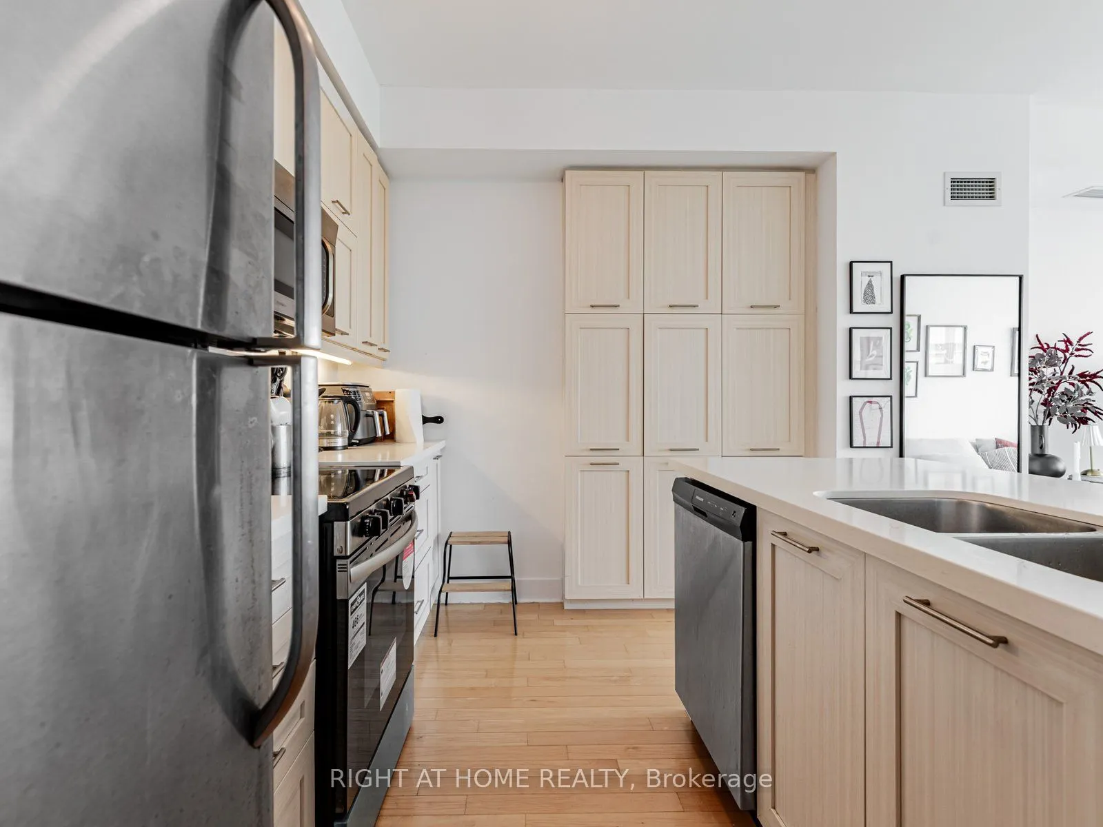 26 Norton Avenue, #1603