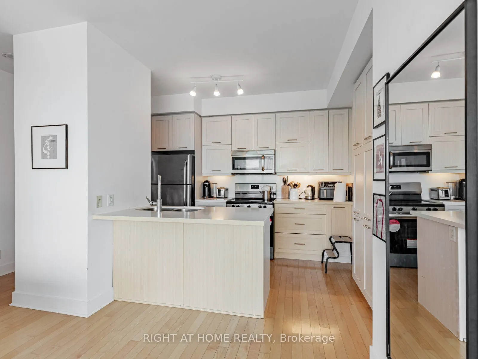 26 Norton Avenue, #1603