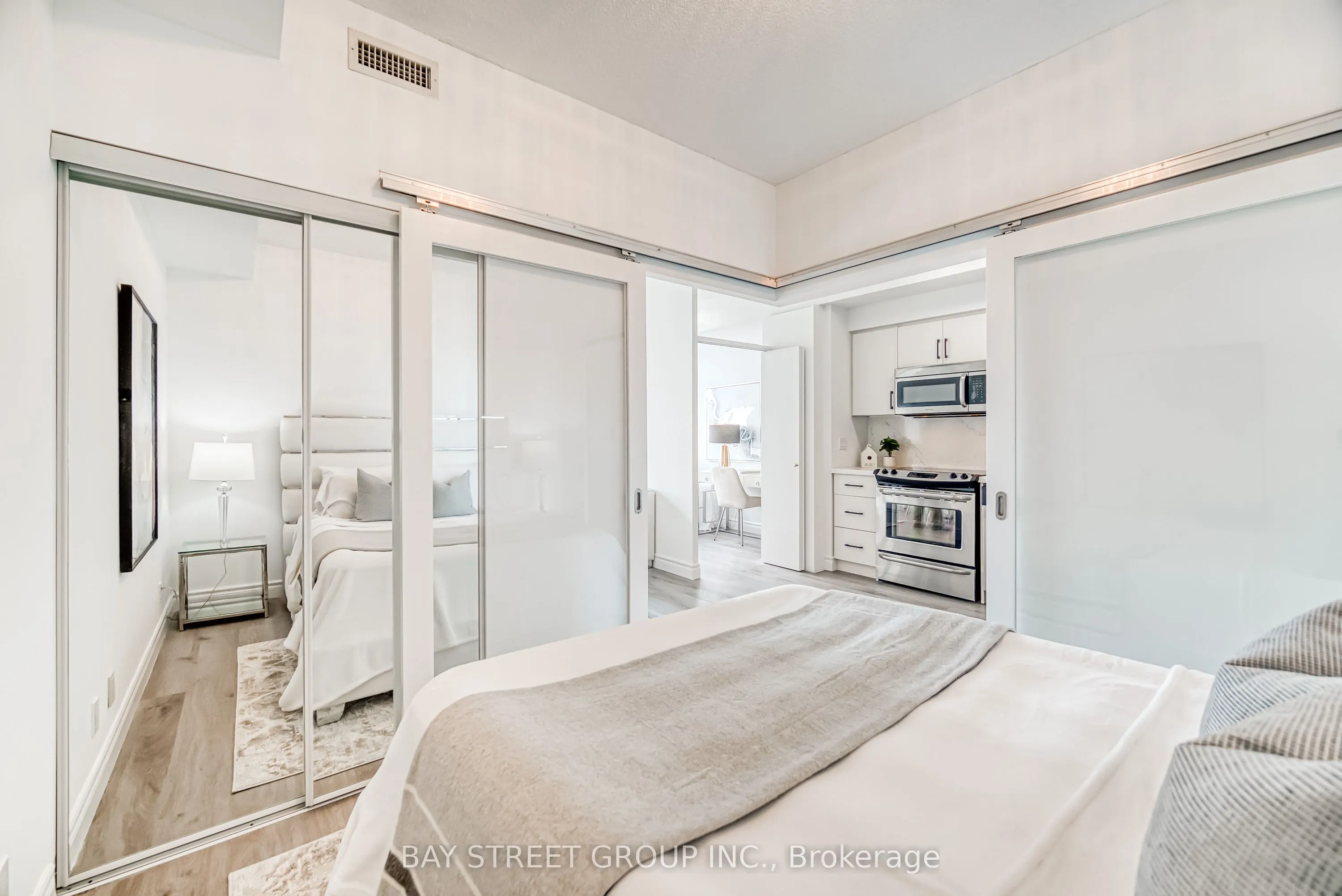 832 Bay Street, #4801