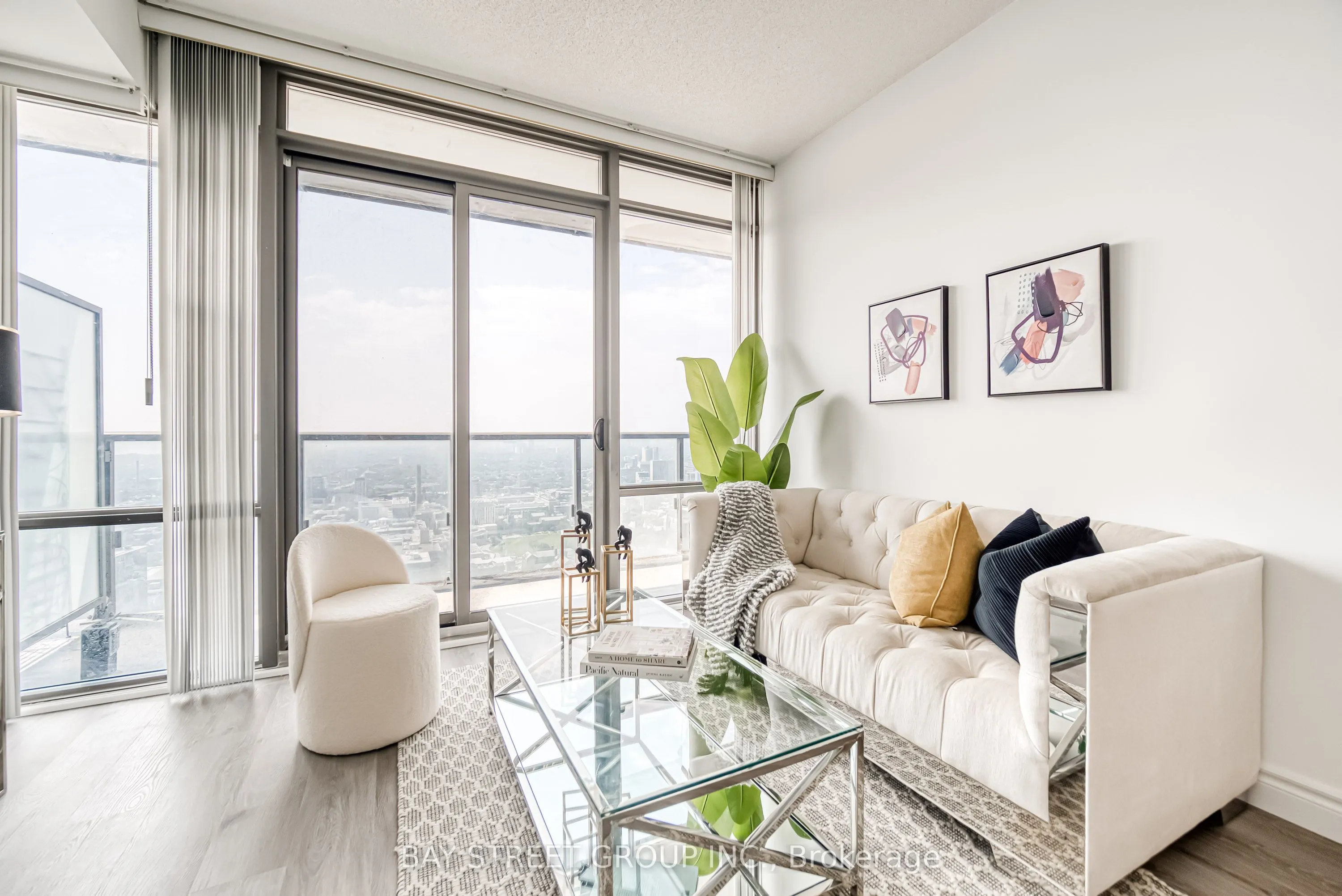 832 Bay Street, #4801