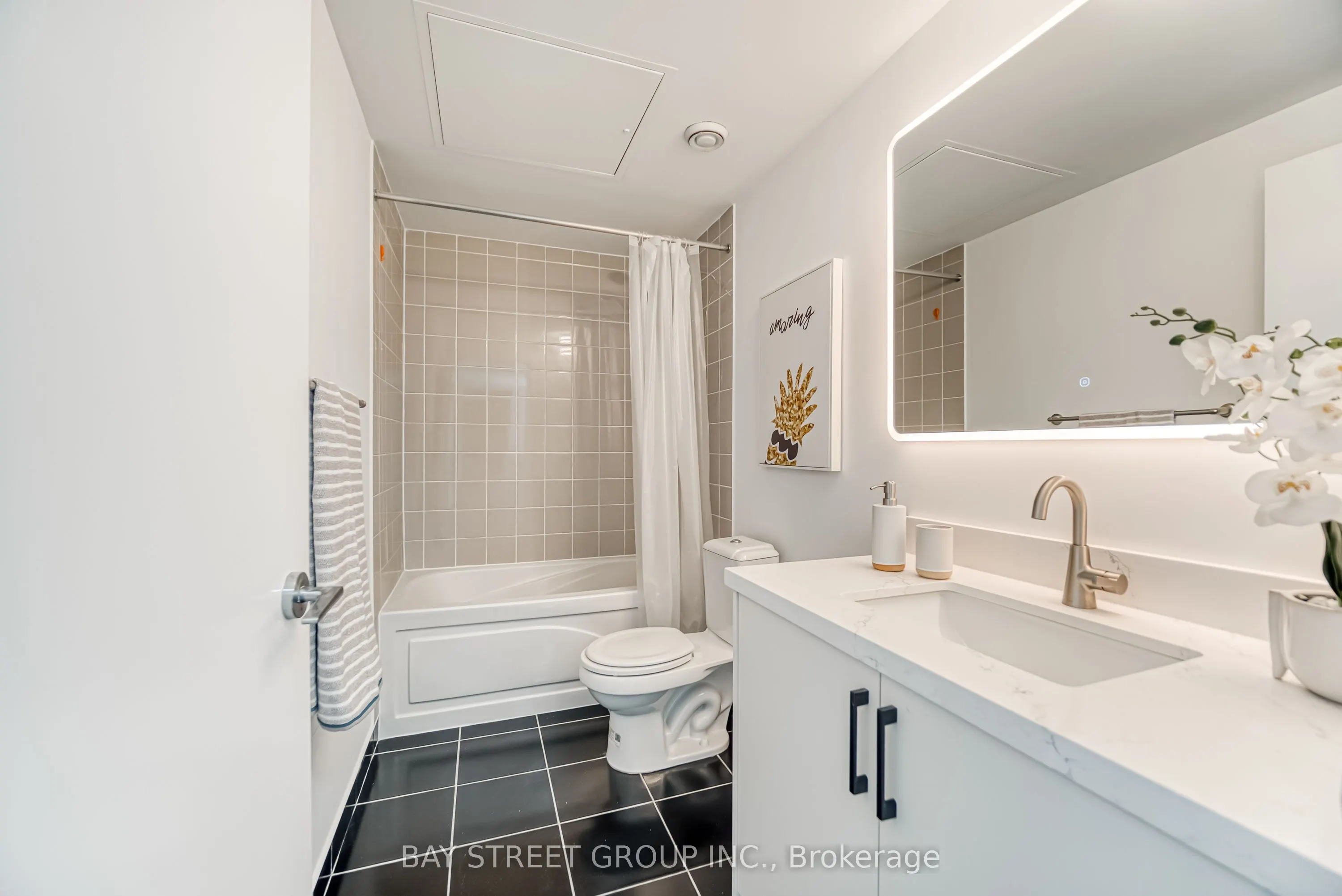 832 Bay Street, #4801