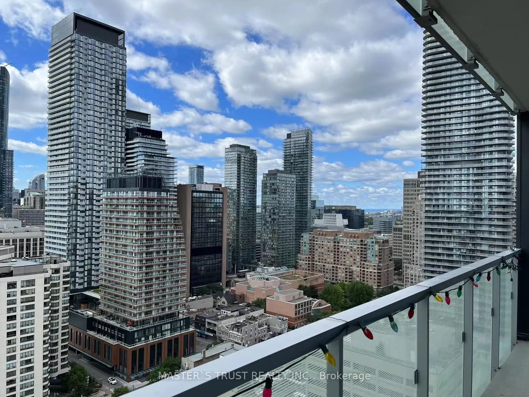 28 Wellesley Street E, #2502