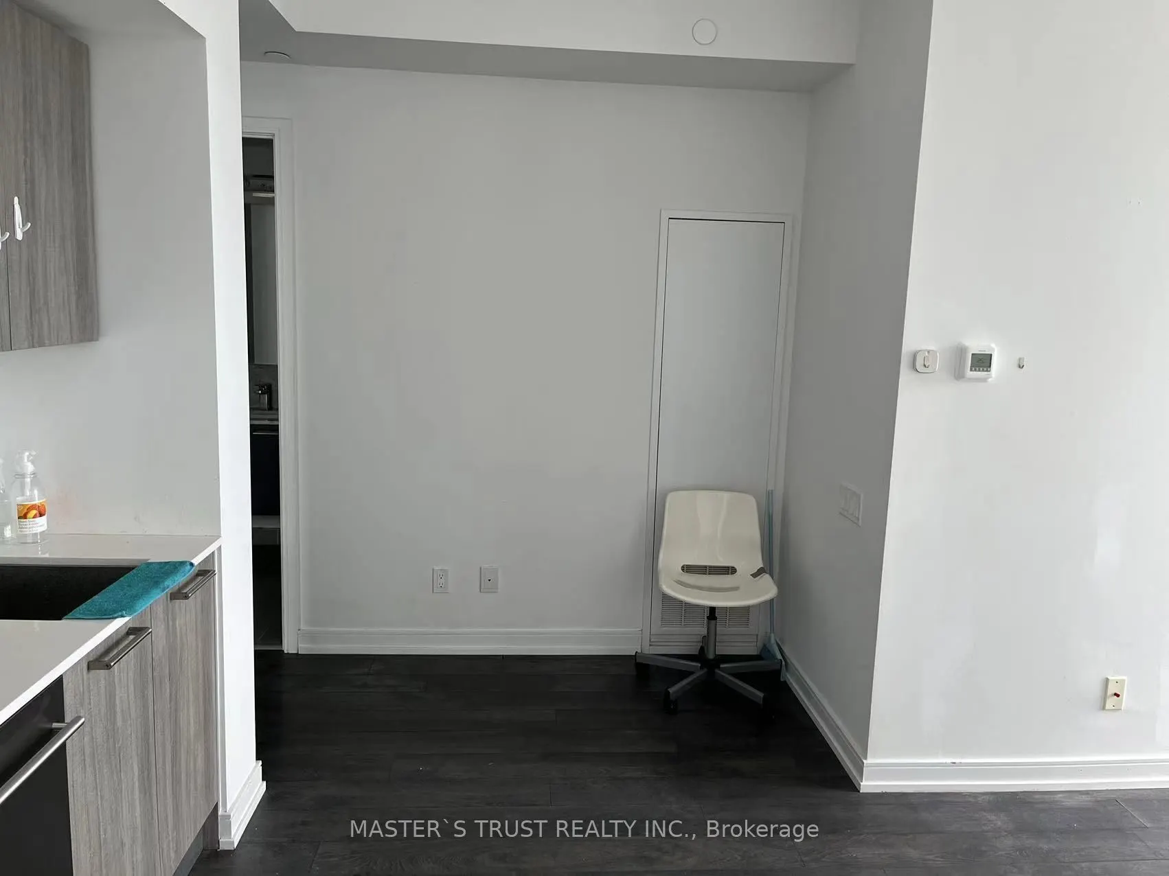 28 Wellesley Street E, #2502
