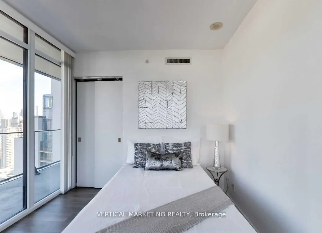 125 Peter Street, #3302