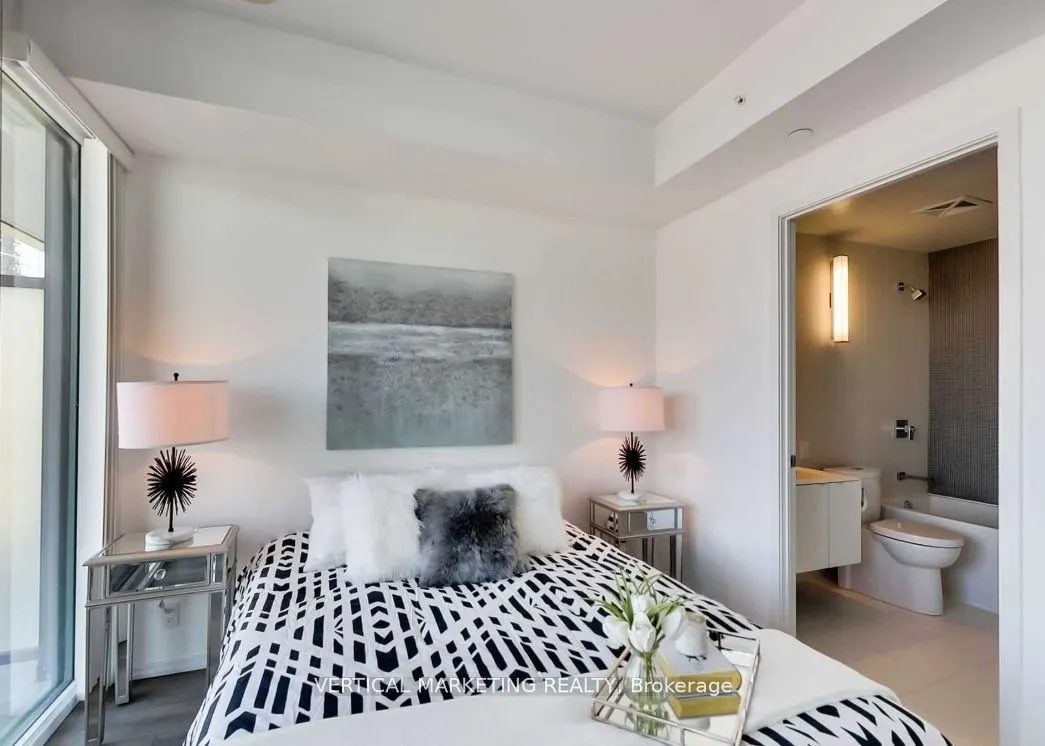 125 Peter Street, #3302