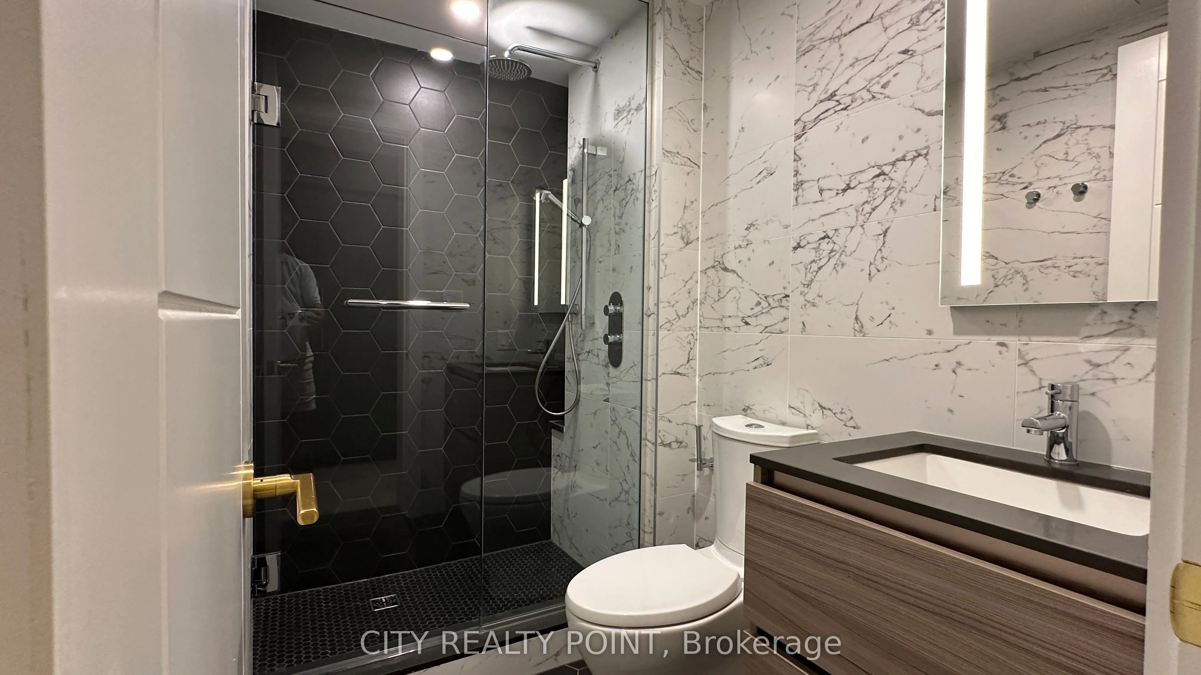 2 Clarendon Avenue, #118
