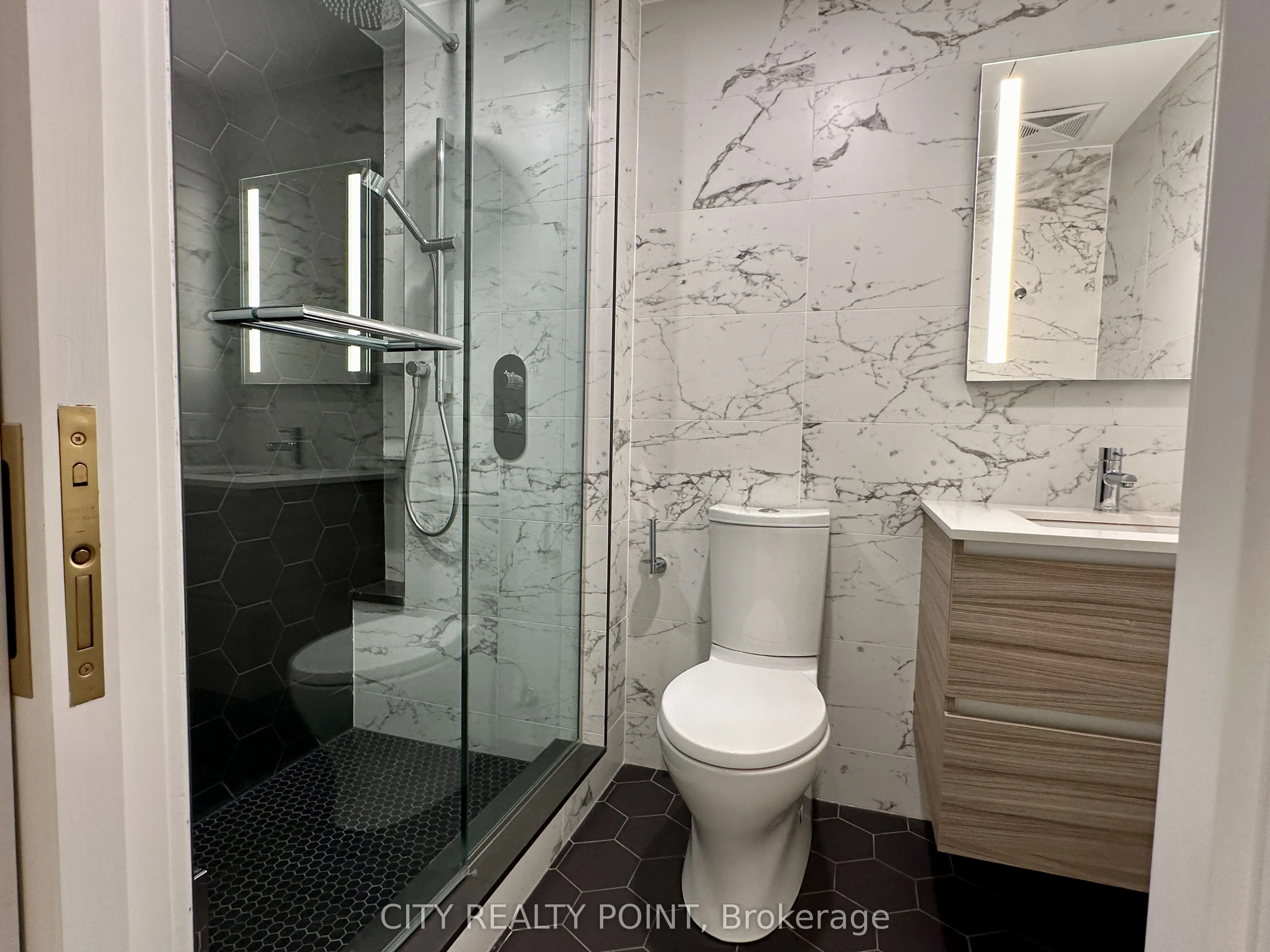 2 Clarendon Avenue, #118