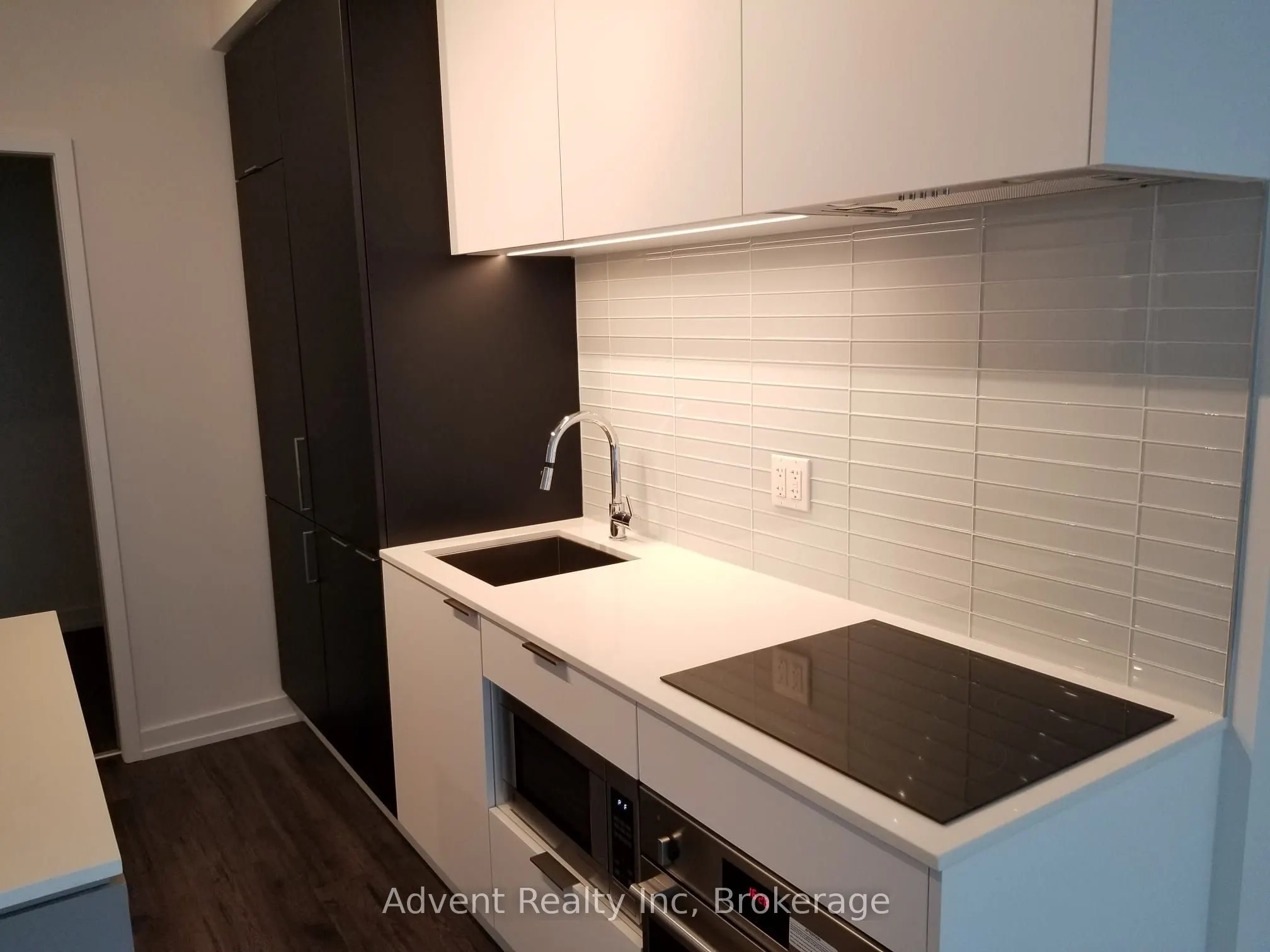 33 Helendale Avenue, #1002