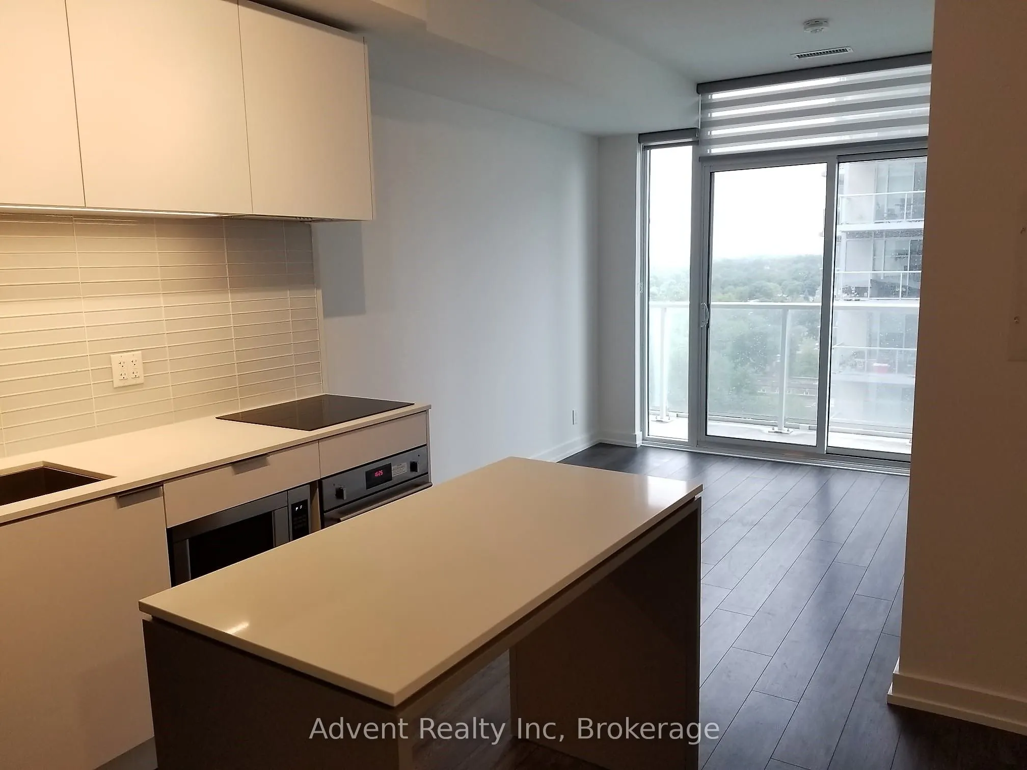33 Helendale Avenue, #1002