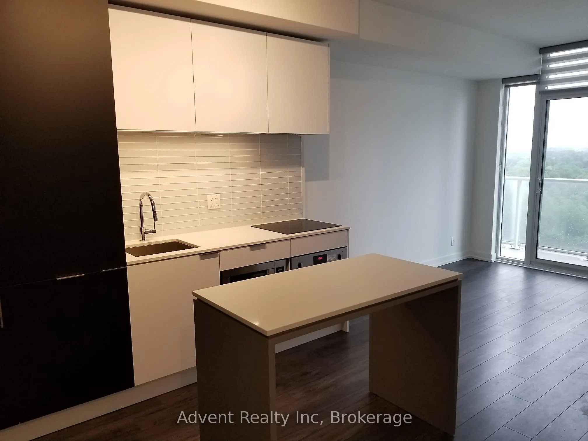 33 Helendale Avenue, #1002