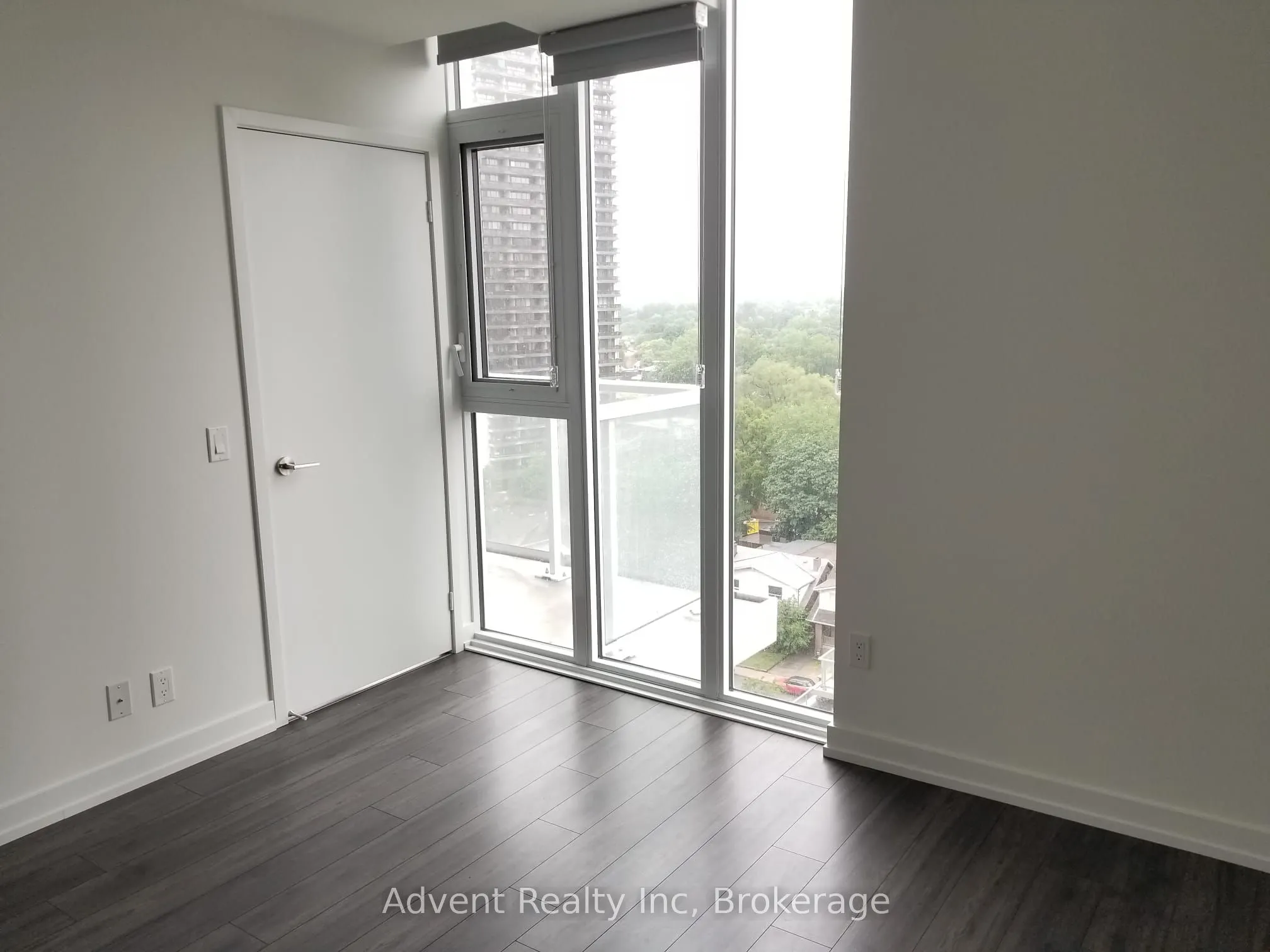33 Helendale Avenue, #1002