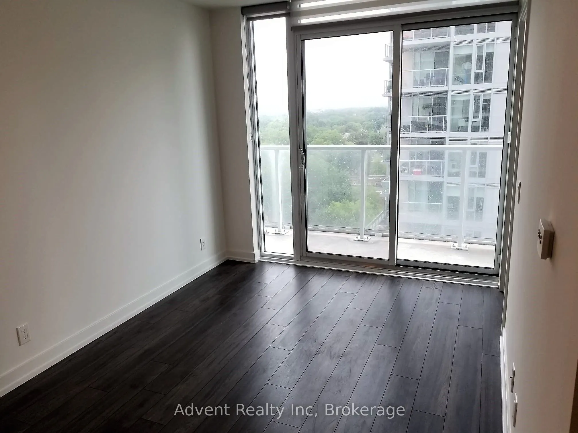 33 Helendale Avenue, #1002