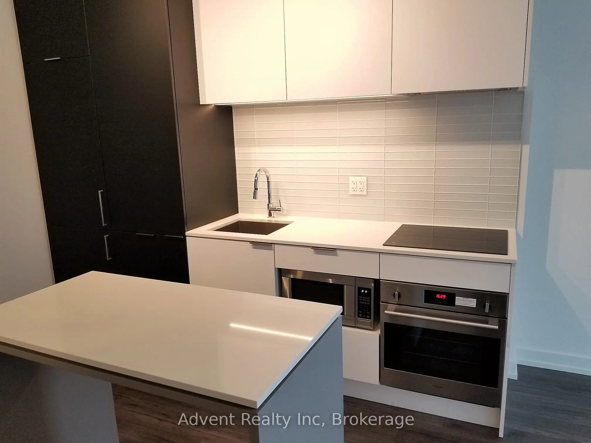 33 Helendale Avenue, #1002