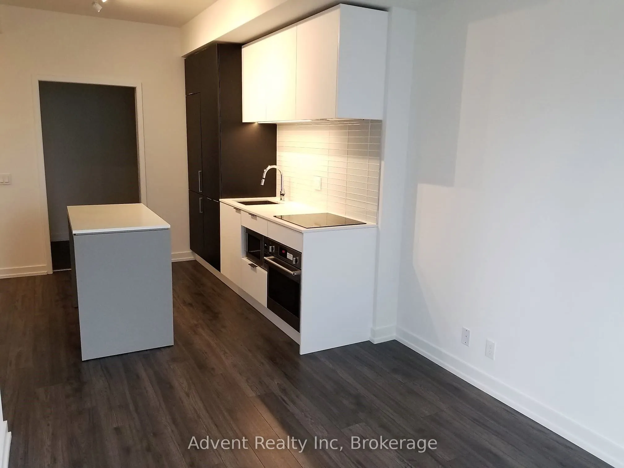 33 Helendale Avenue, #1002