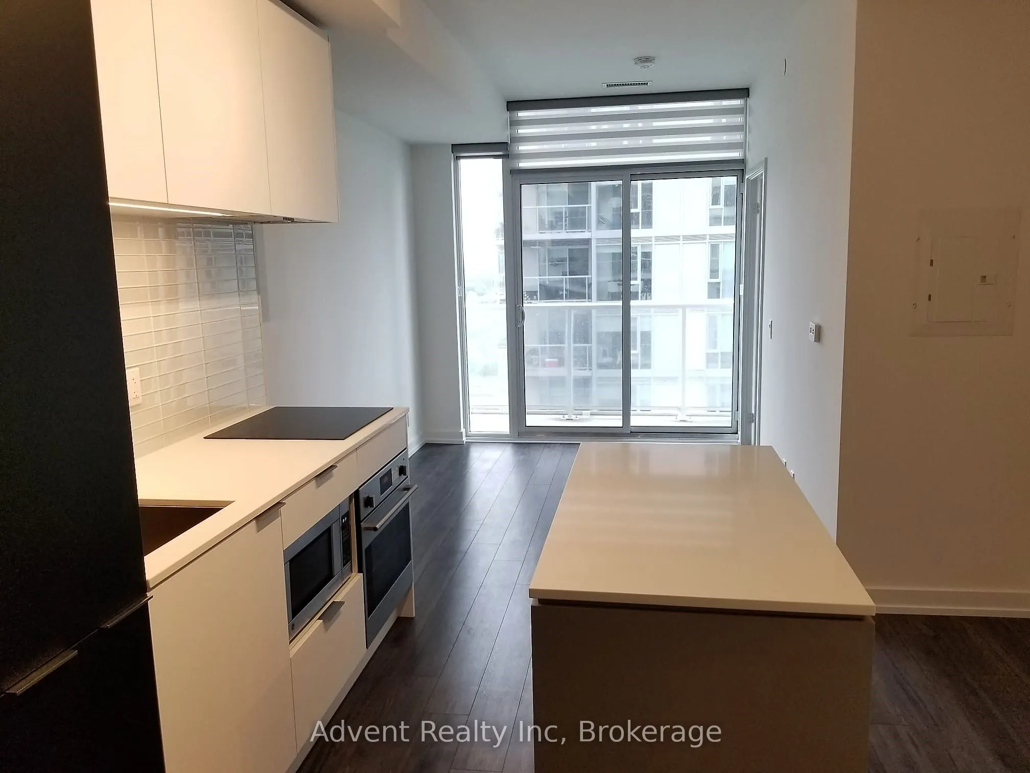 33 Helendale Avenue, #1002