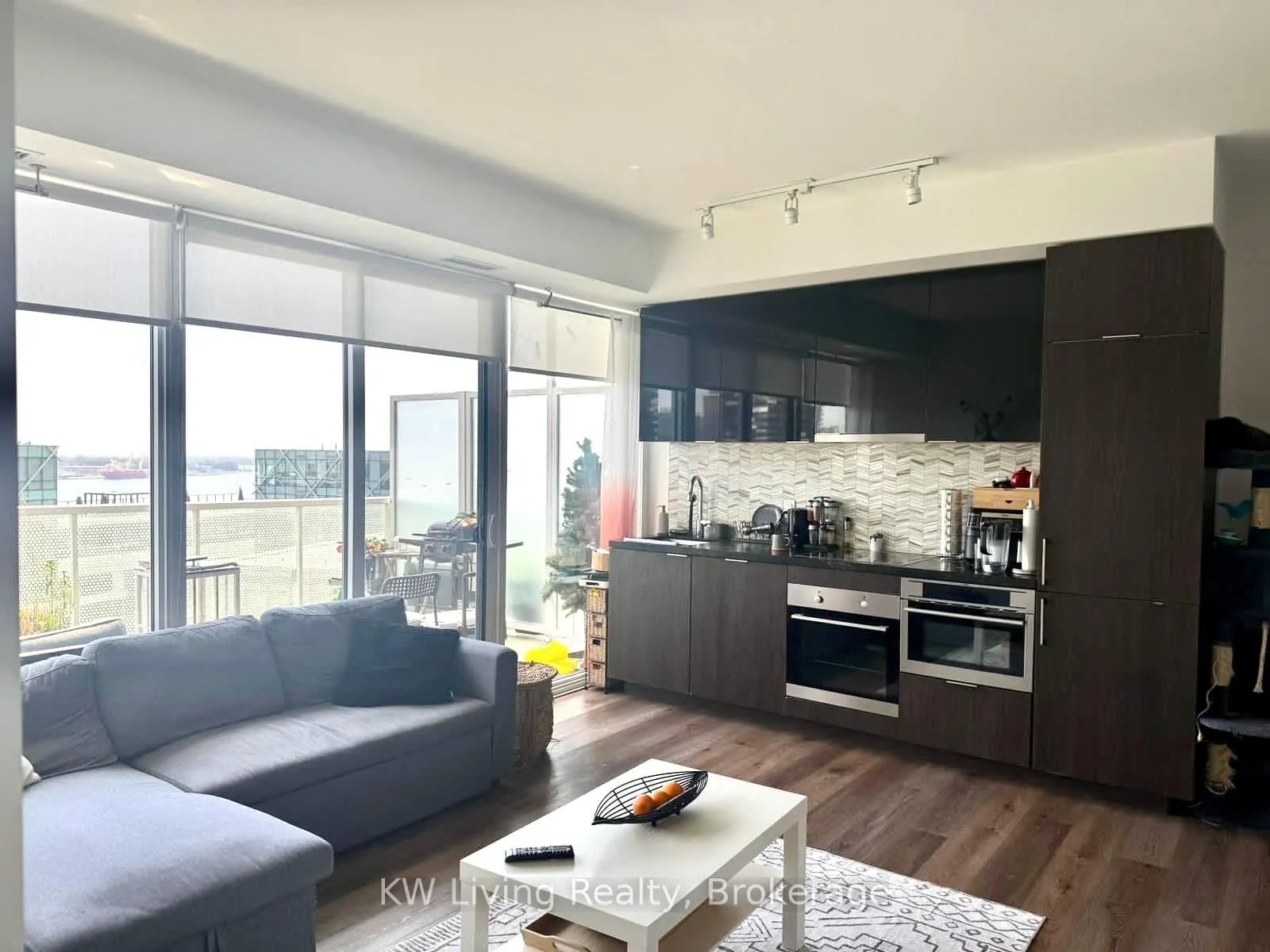 15 Queens Quay E, #1609