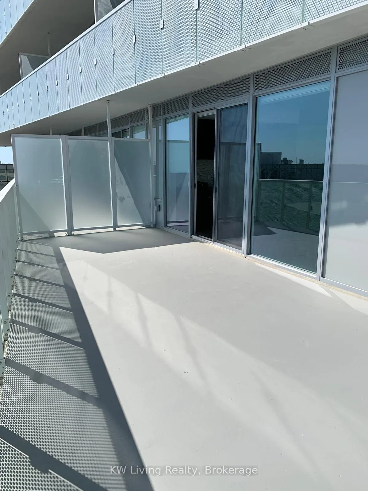 15 Queens Quay E, #1609