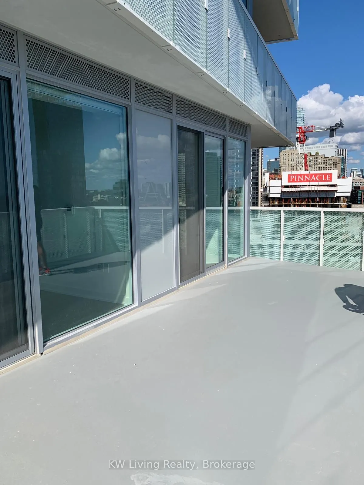 15 Queens Quay E, #1609